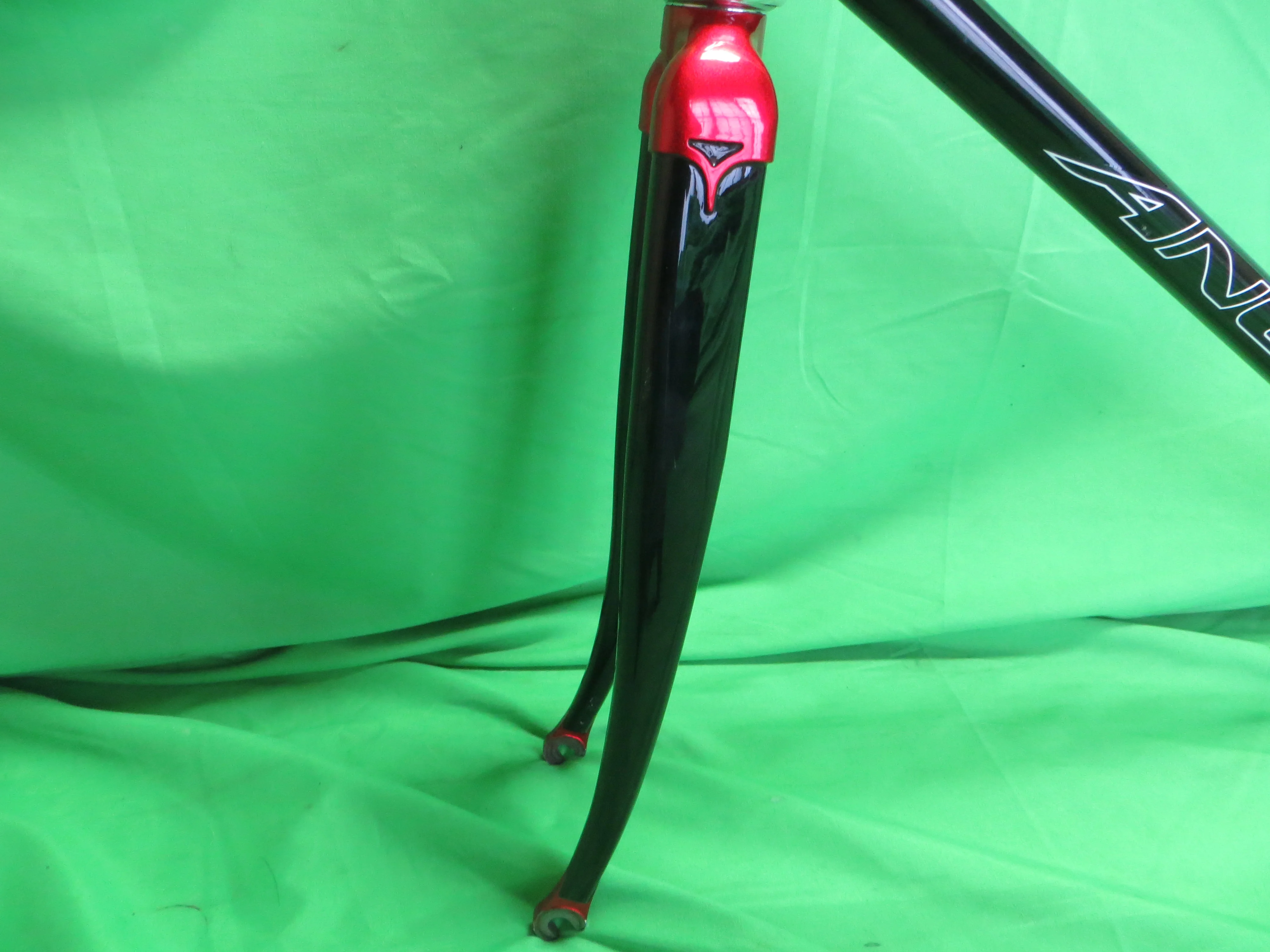 Anchor Columbus Max Fork // Red / Black Metallic // 50.5cm - Image 3