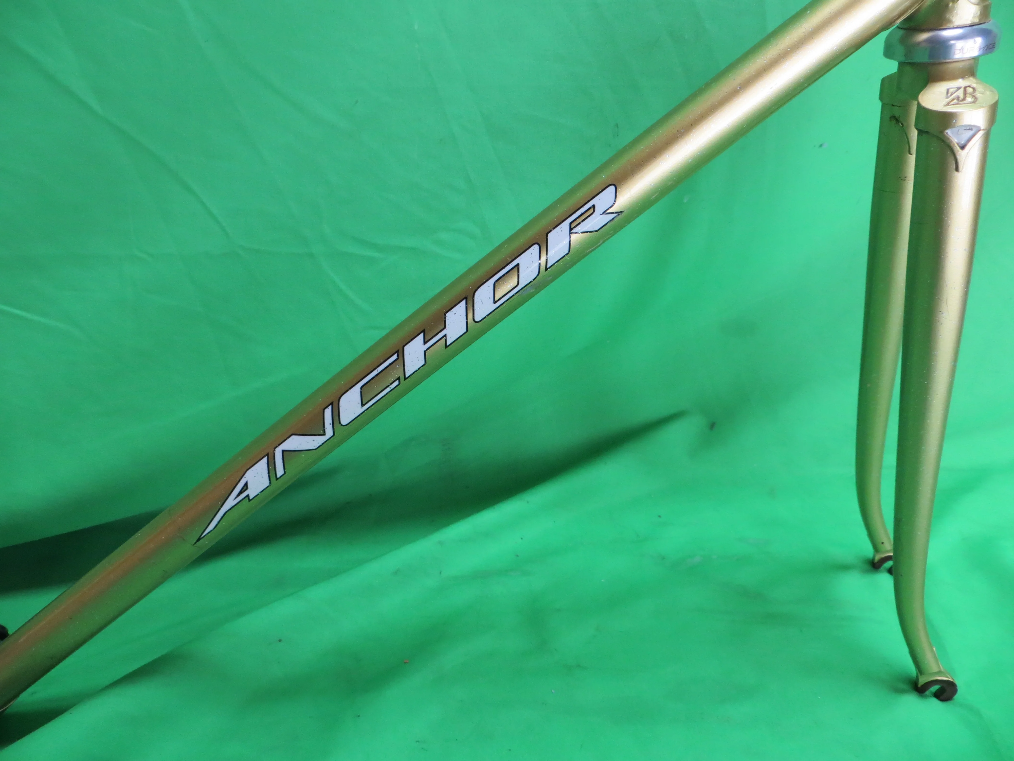 Anchor // Gold with Fine Rainbow Flake // 57cm - Image 13