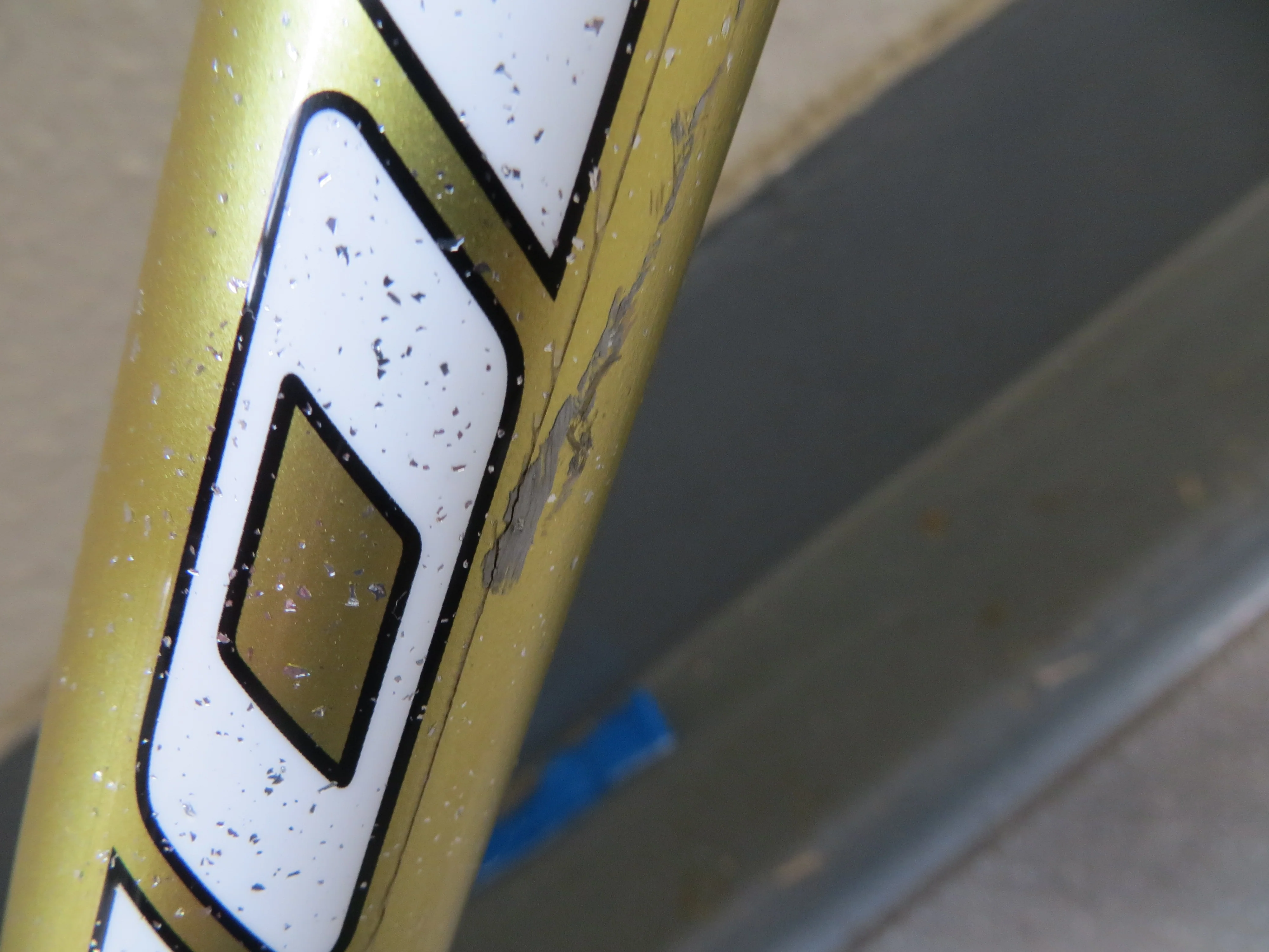 Anchor // Gold with Fine Rainbow Flake // 57cm - Image 17