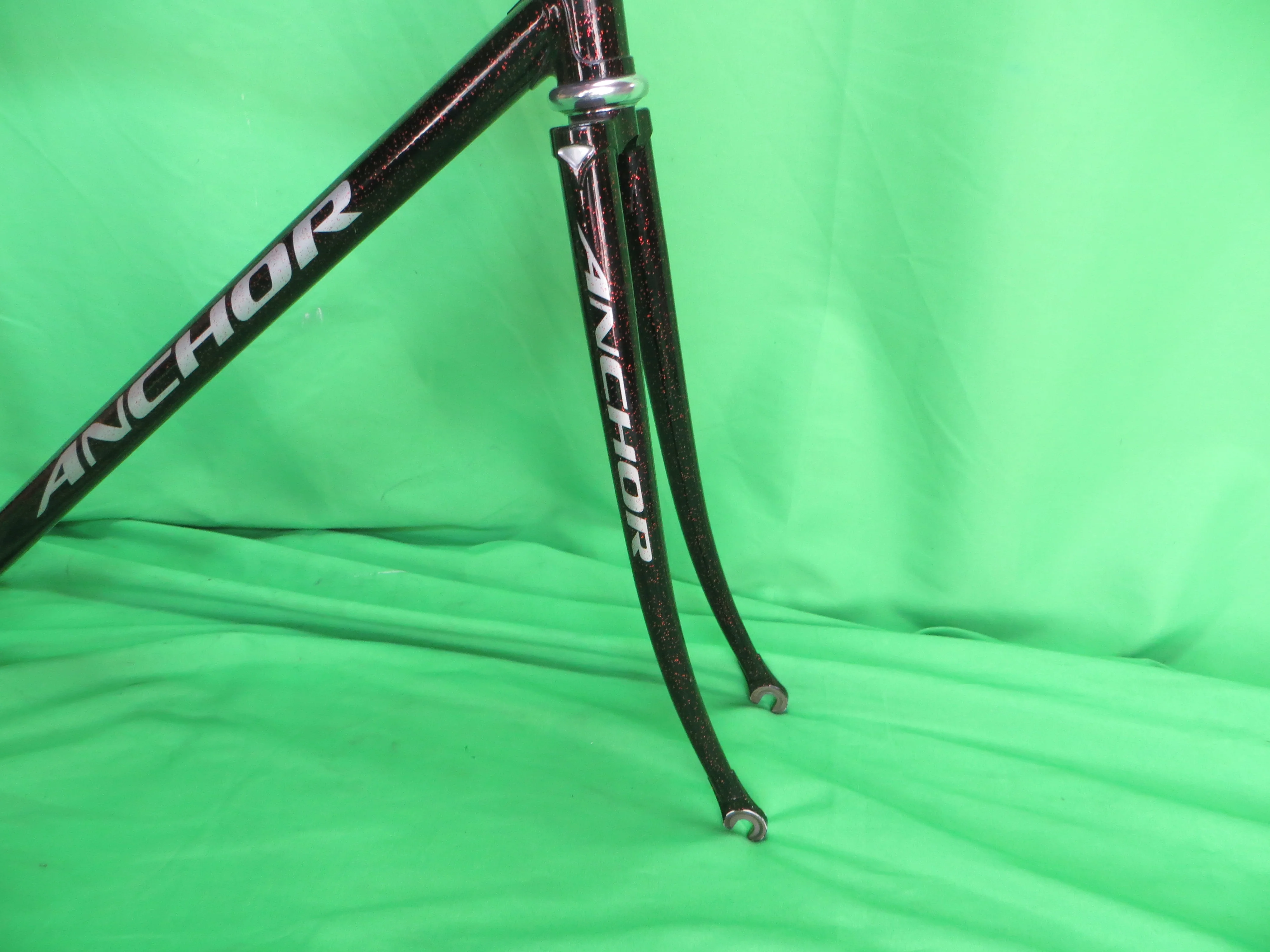 Anchor Kaisei 8630R  // Black with Super Red Flake // 51.5cm - Image 10