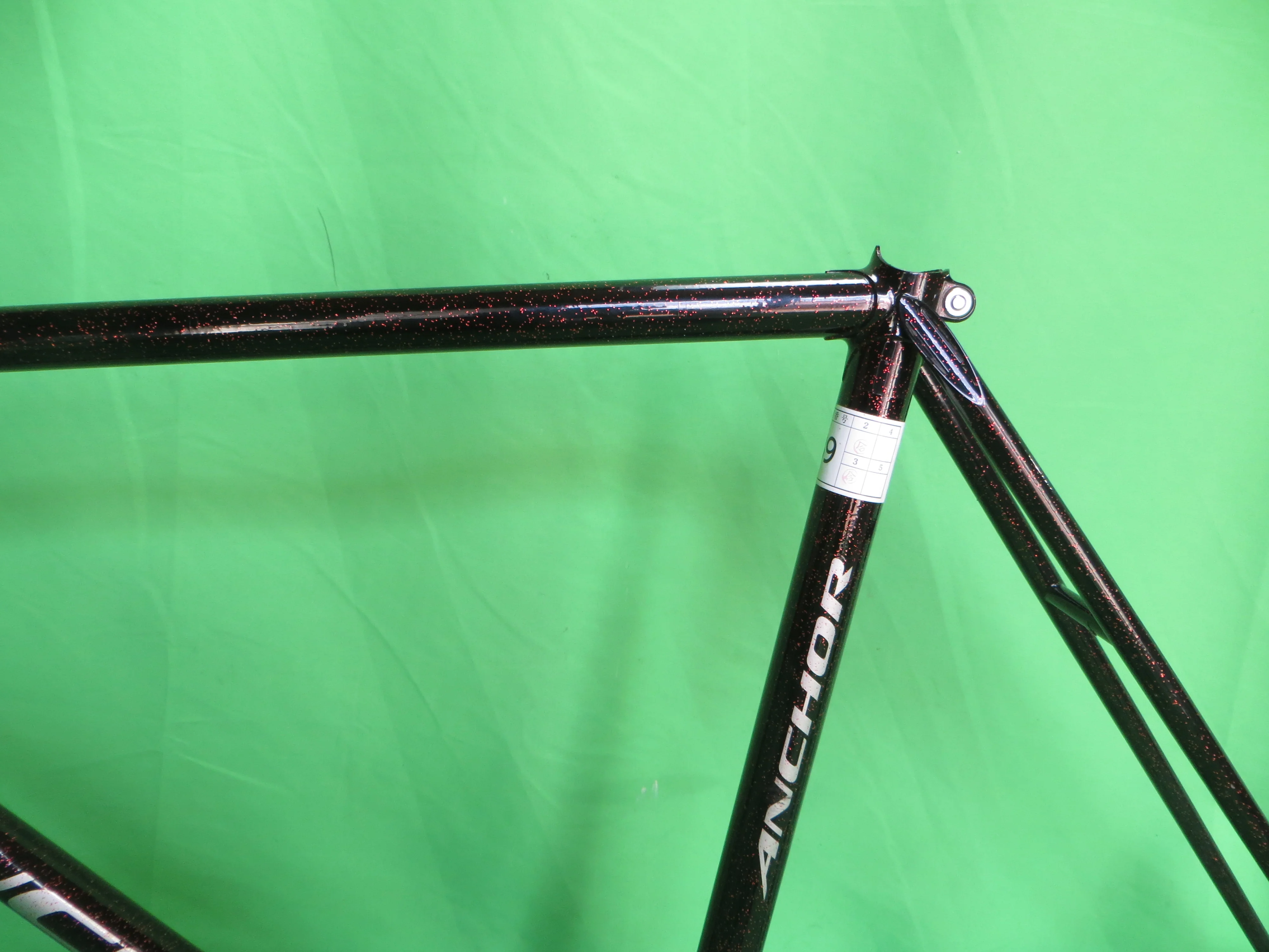 Anchor Kaisei 8630R  // Black with Super Red Flake // 51.5cm - Image 5