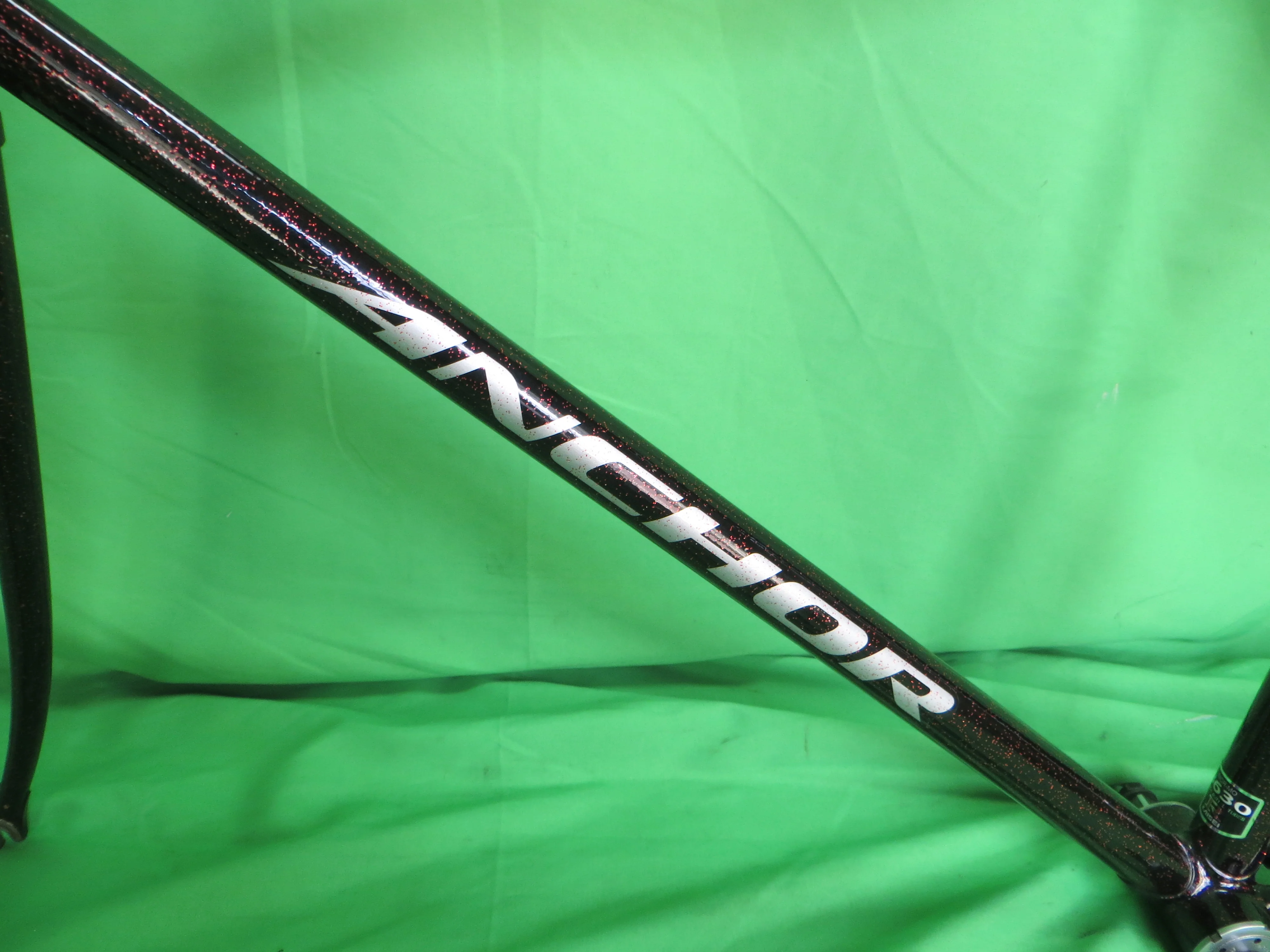 Anchor Kaisei 8630R  // Black with Super Red Flake // 51.5cm - Image 6