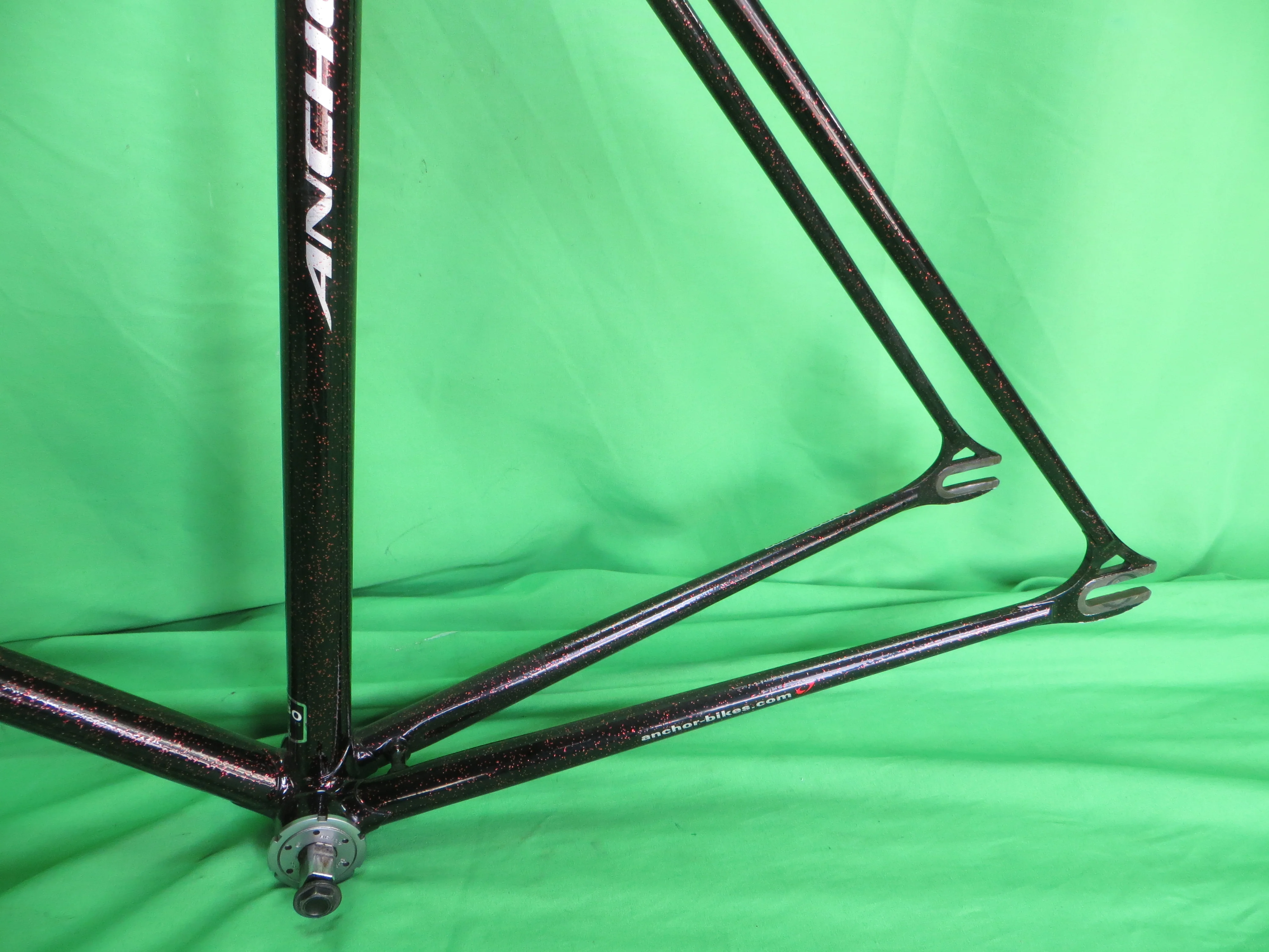 Anchor Kaisei 8630R  // Black with Super Red Flake // 51.5cm - Image 7