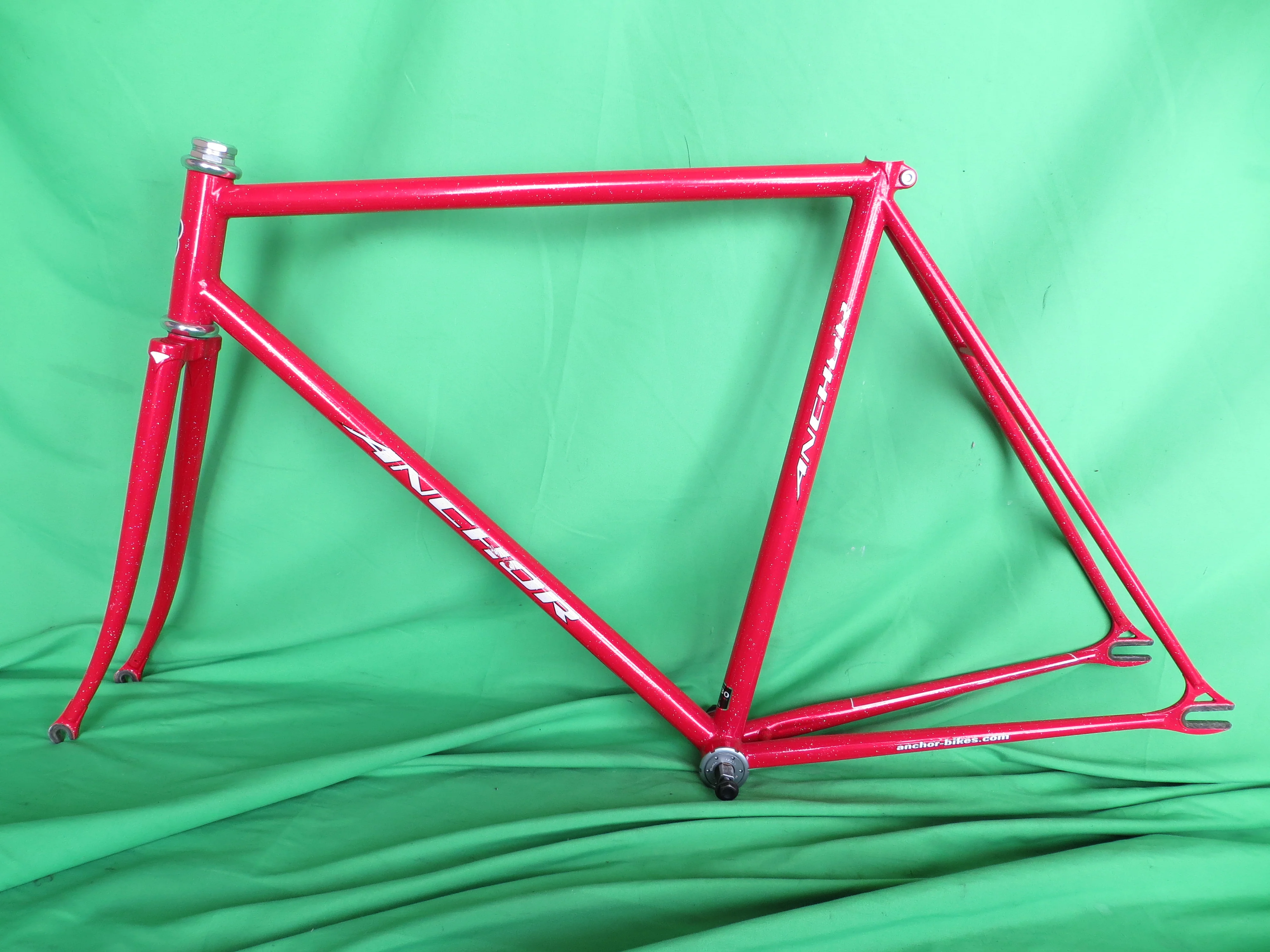 Anchor Lugless // Red with Rainbow Flake // 52.5cm