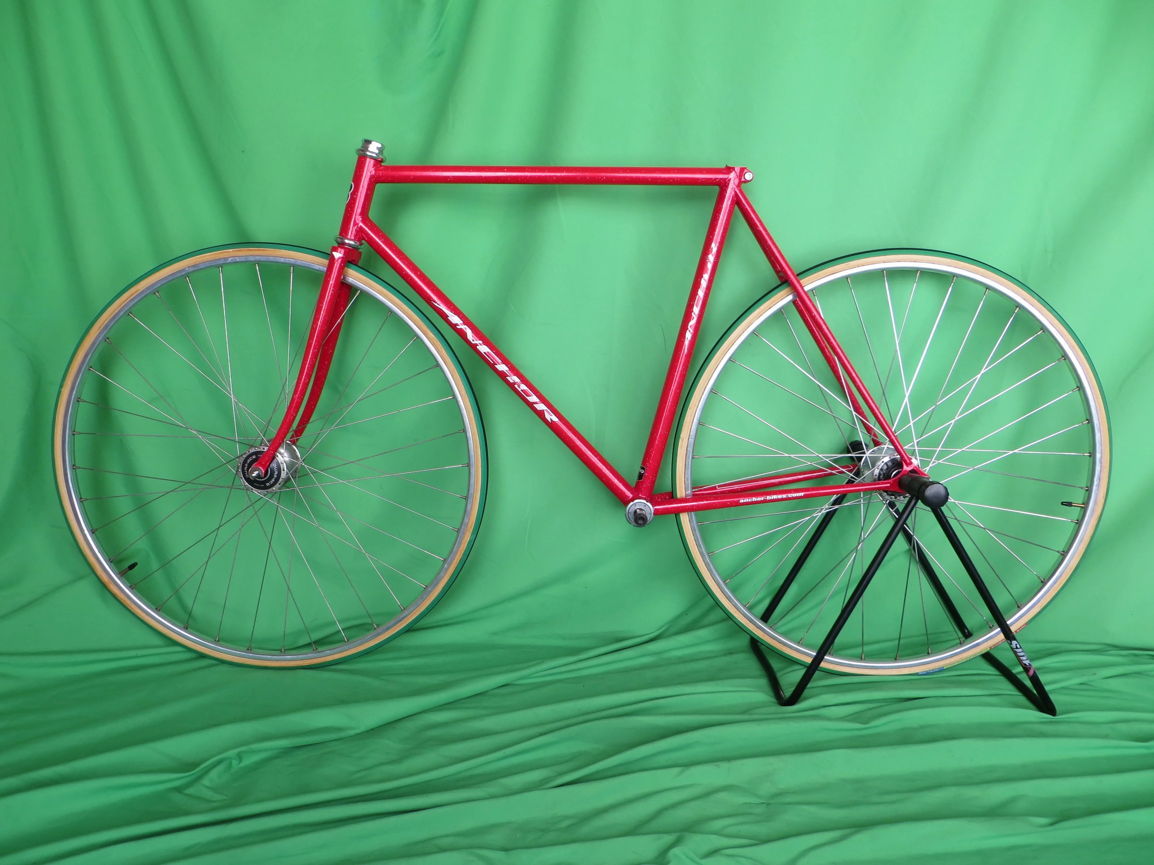 Anchor Lugless // Red with Rainbow Flake // 52.5cm - Image 16