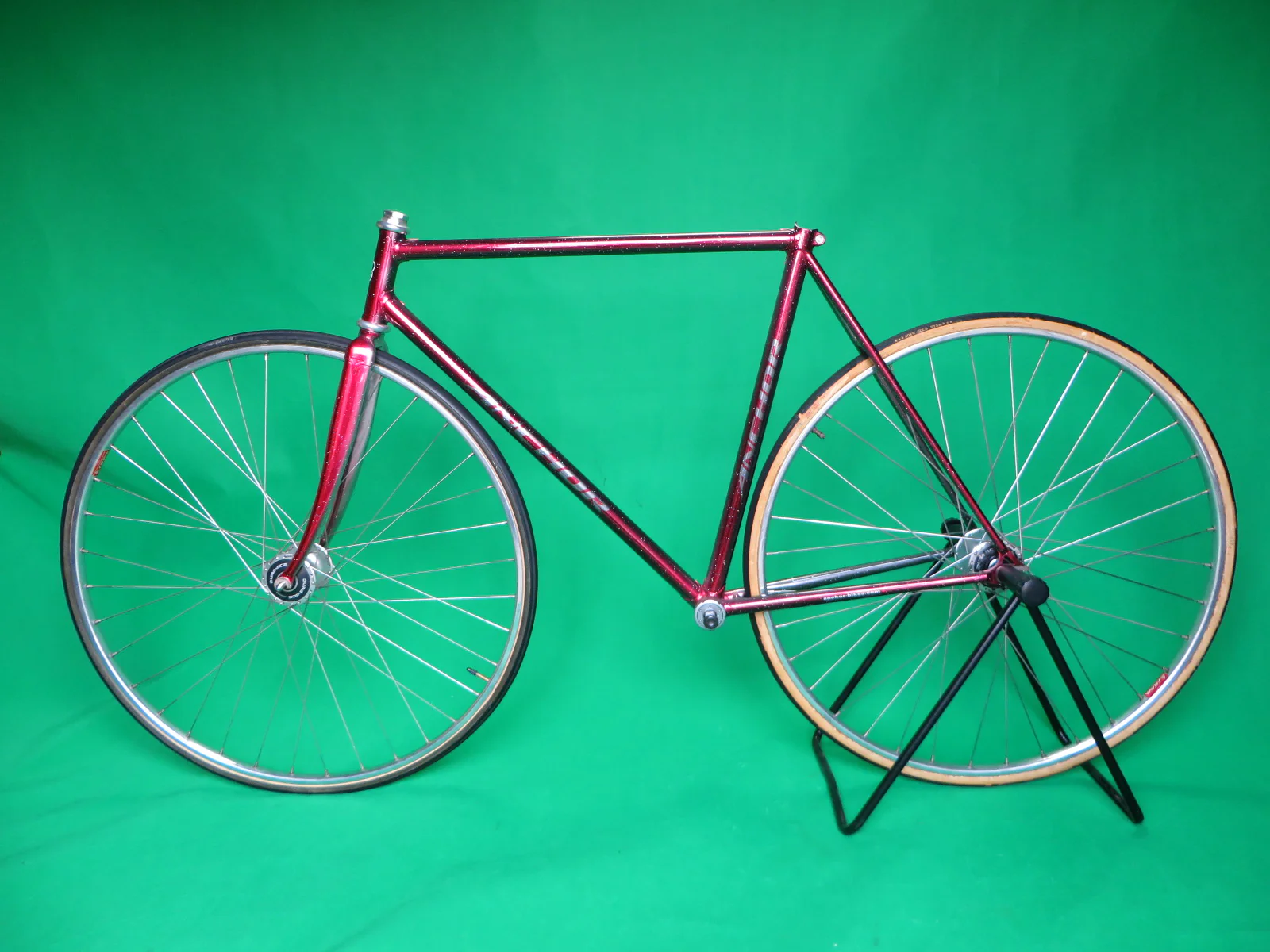 Anchor  // Mach Silver Candy Red Fade with rainbow flake // 52.5cm - Image 16