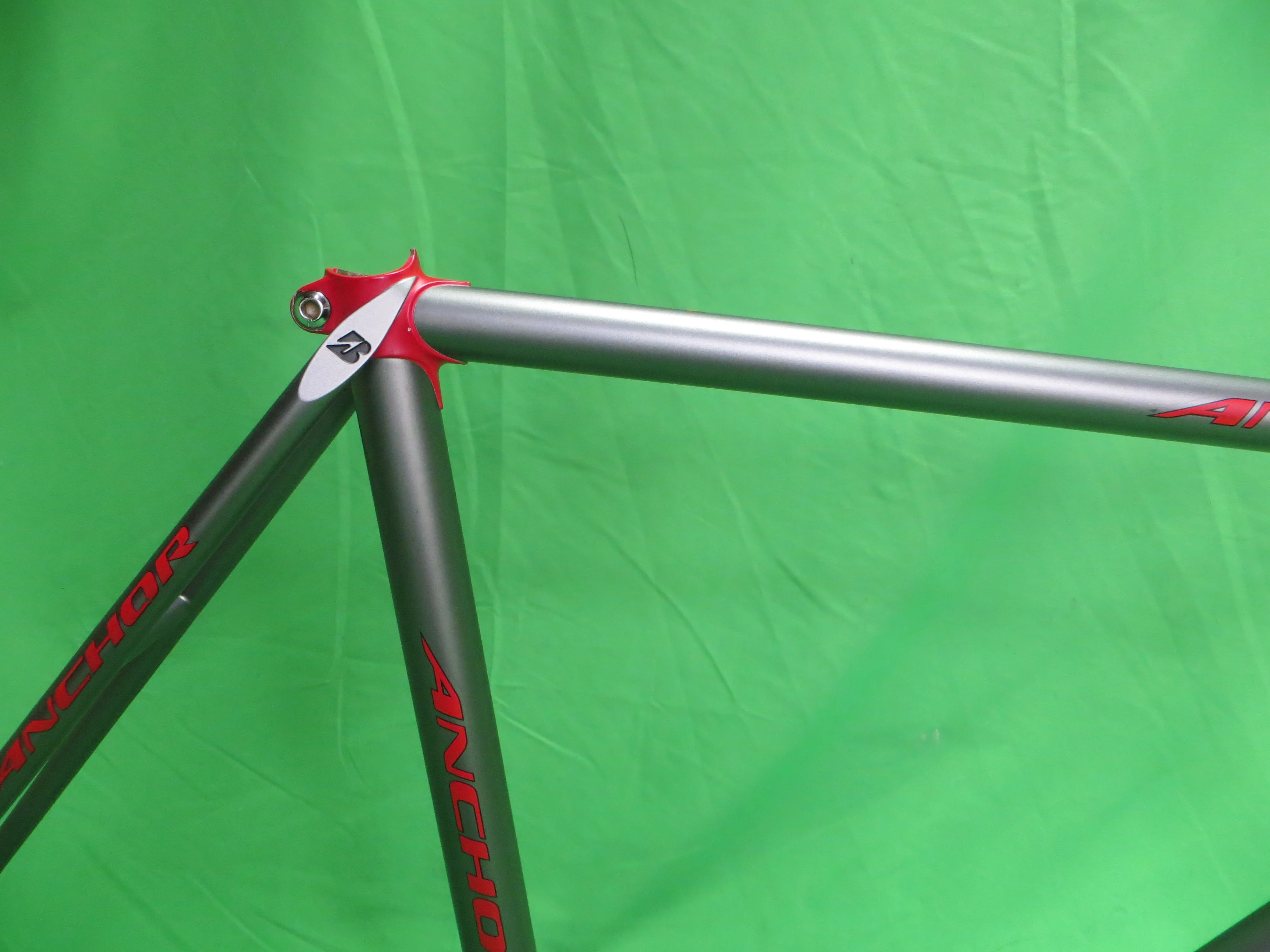 Anchor // Matte Gray Red Lugs // 51cm - Image 11