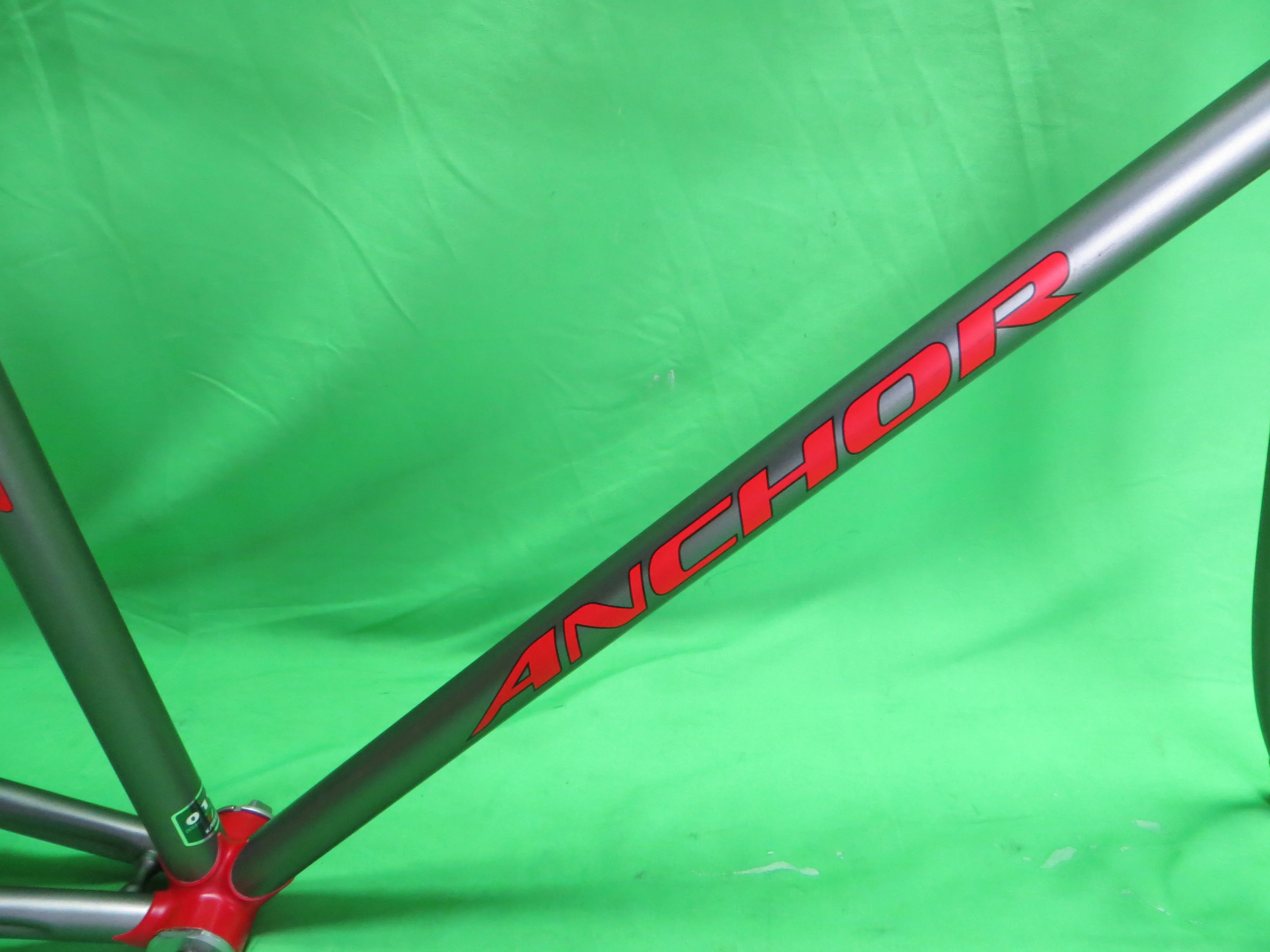 Anchor // Matte Gray Red Lugs // 51cm - Image 12