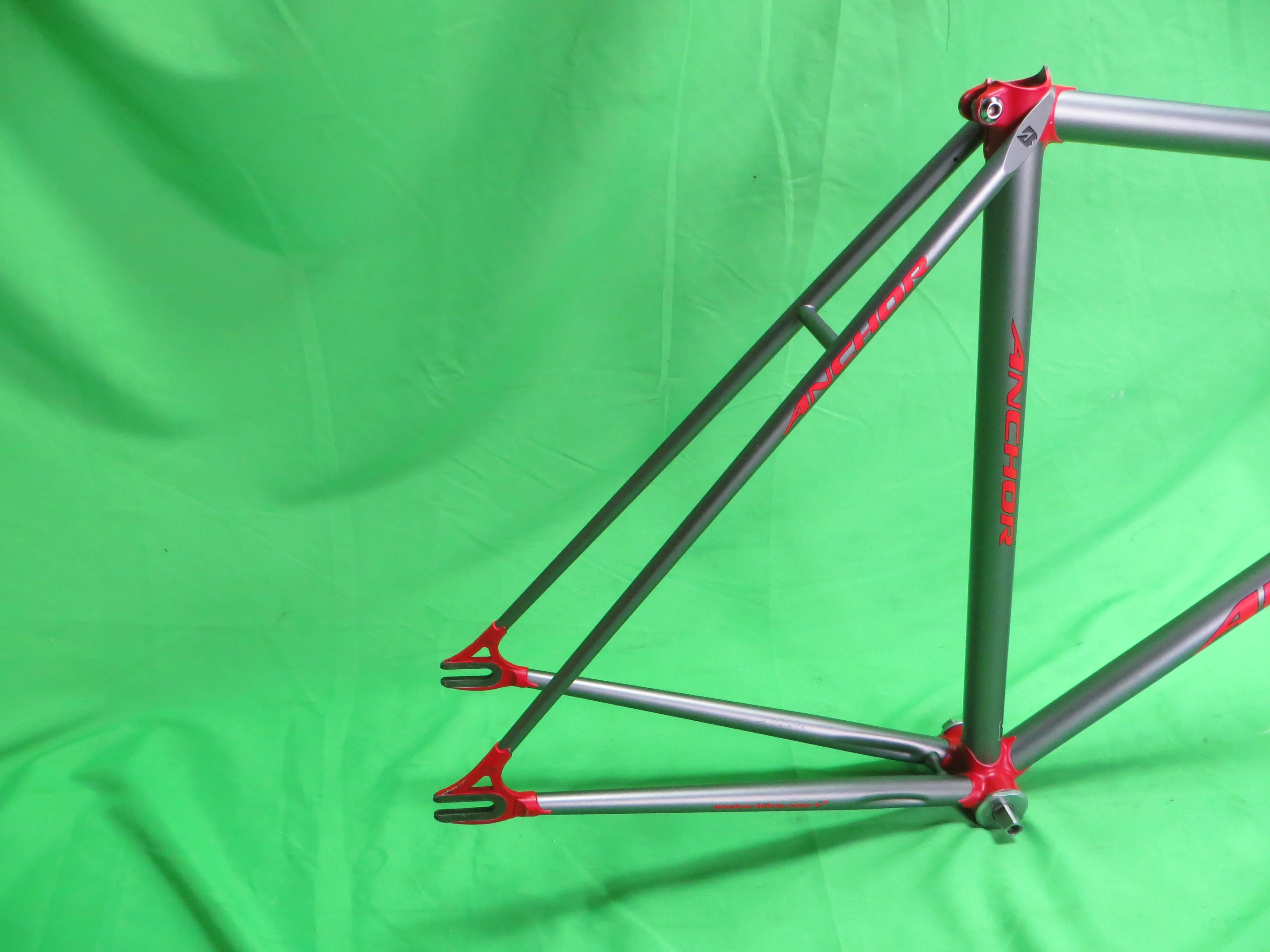 Anchor // Matte Gray Red Lugs // 51cm - Image 14