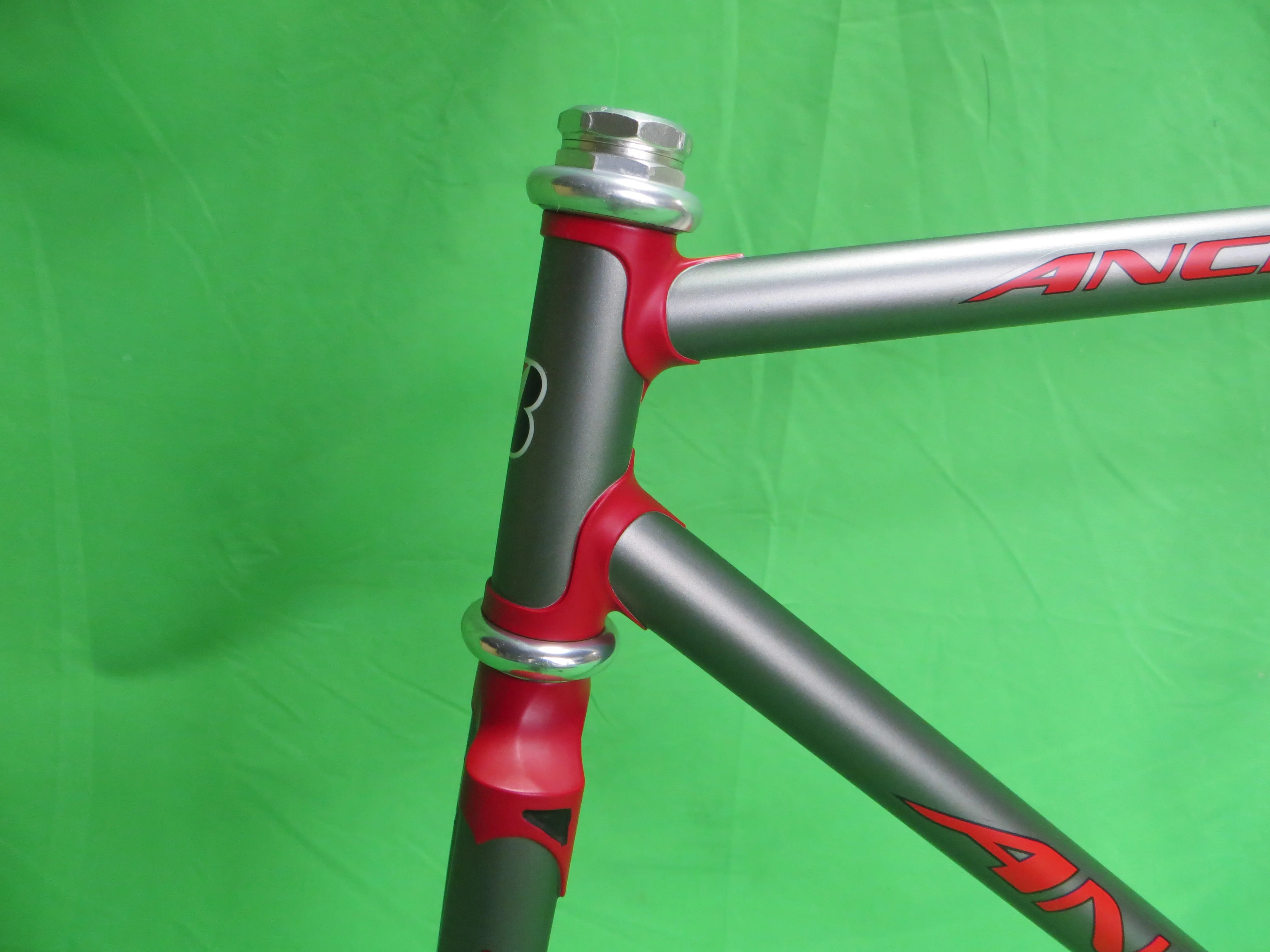 Anchor // Matte Gray Red Lugs // 51cm - Image 2