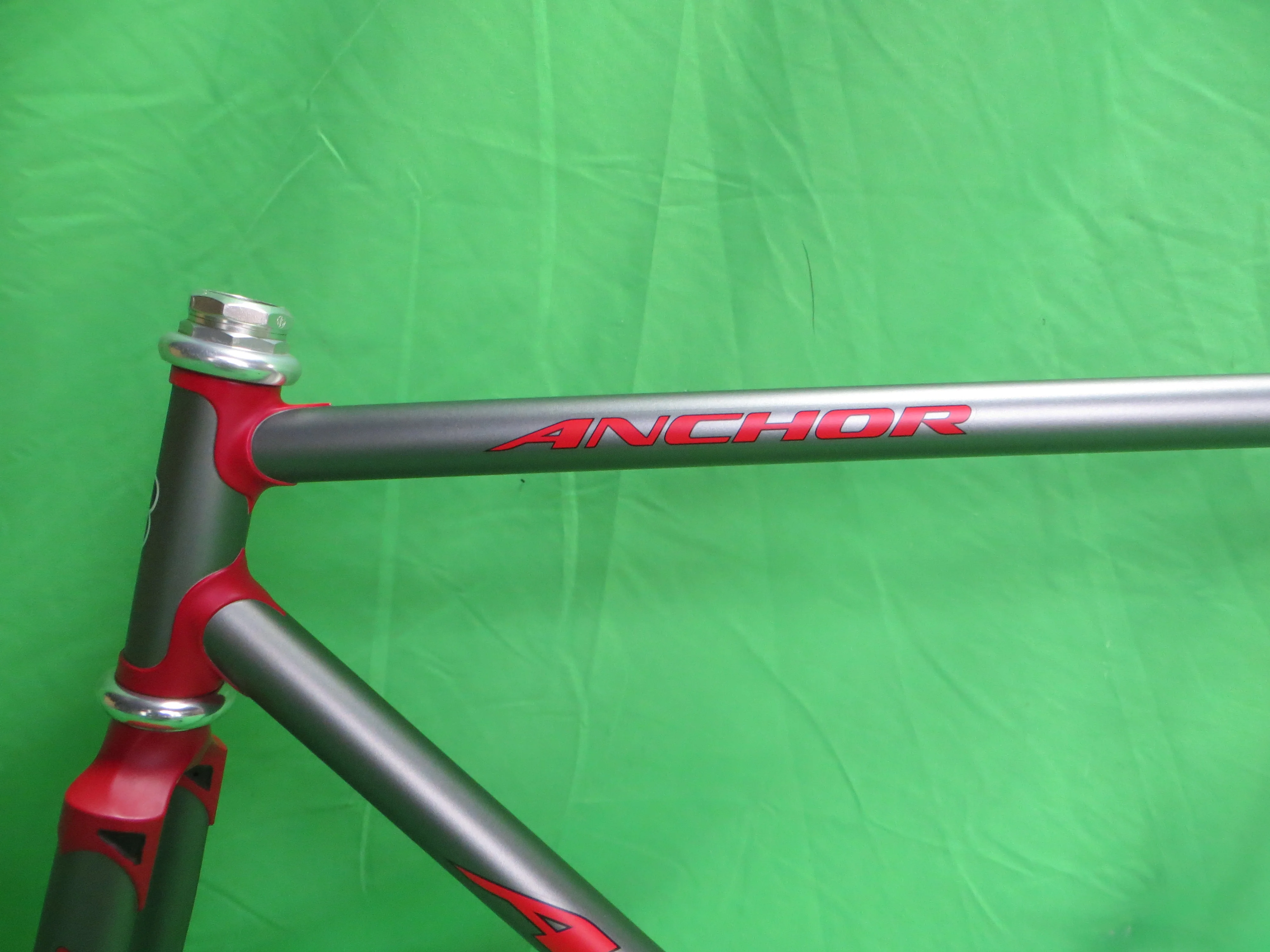 Anchor // Matte Gray Red Lugs // 51cm - Image 3