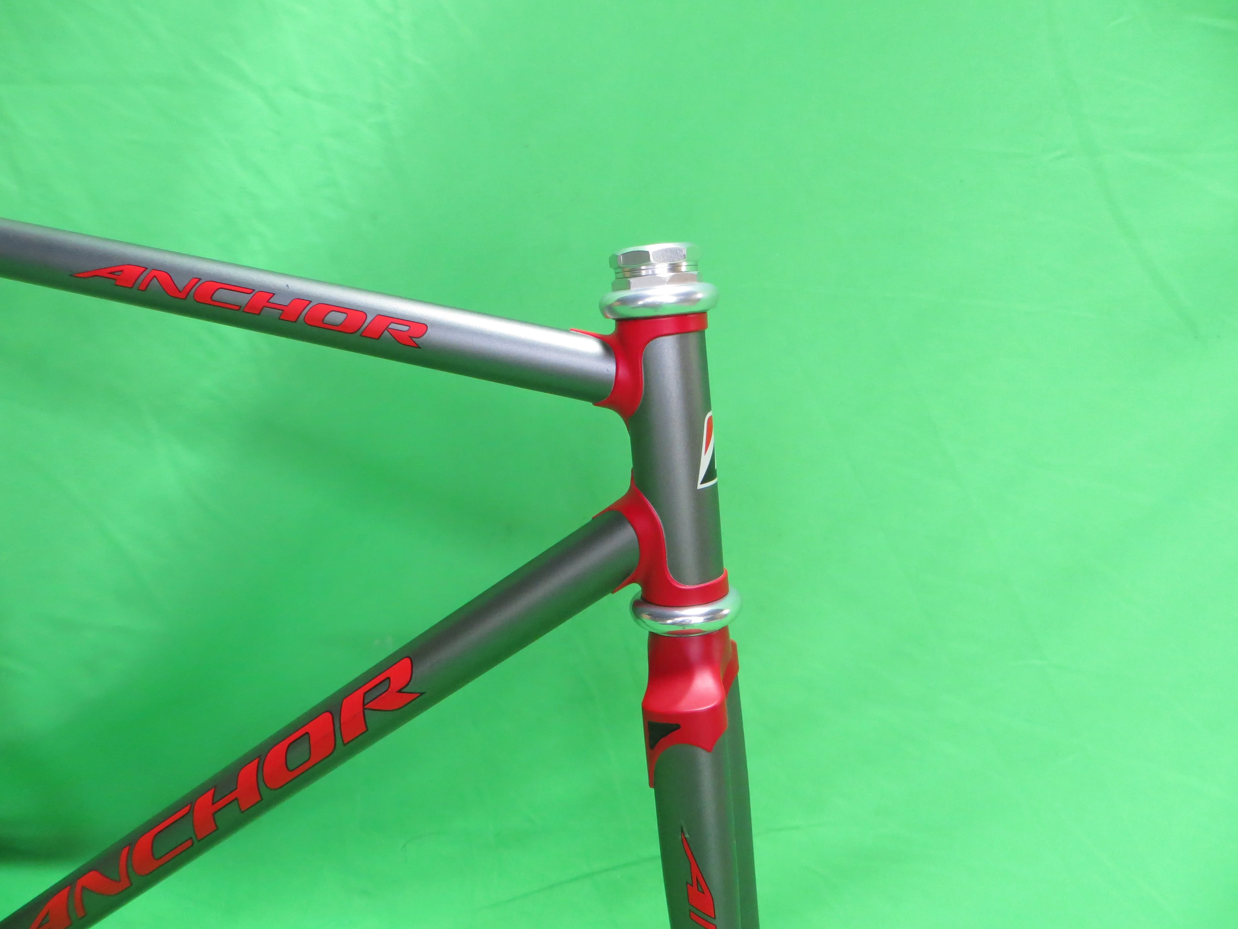 Anchor // Matte Gray Red Lugs // 51cm - Image 8