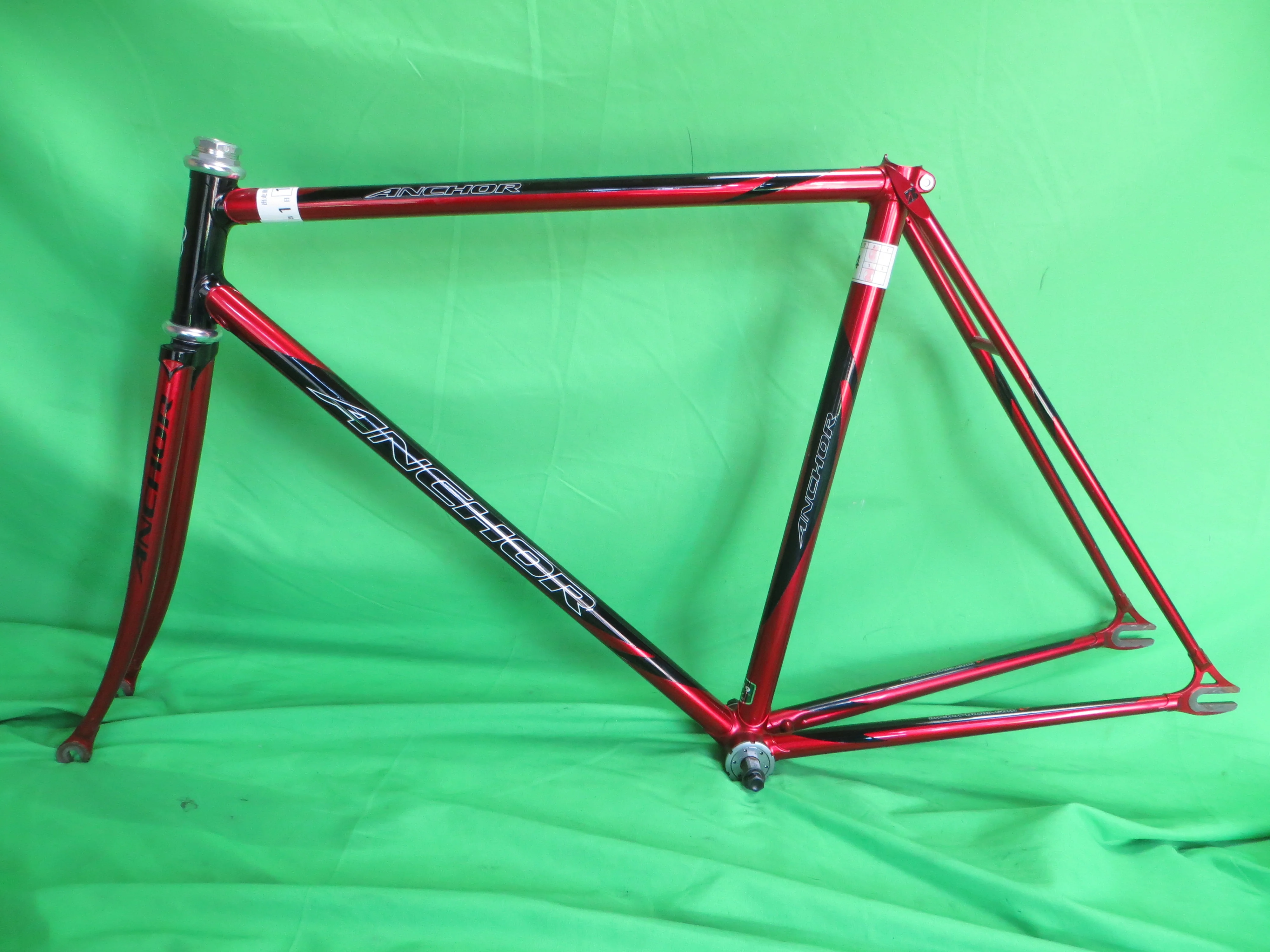 Anchor // Red / Black Metallic // 52cm