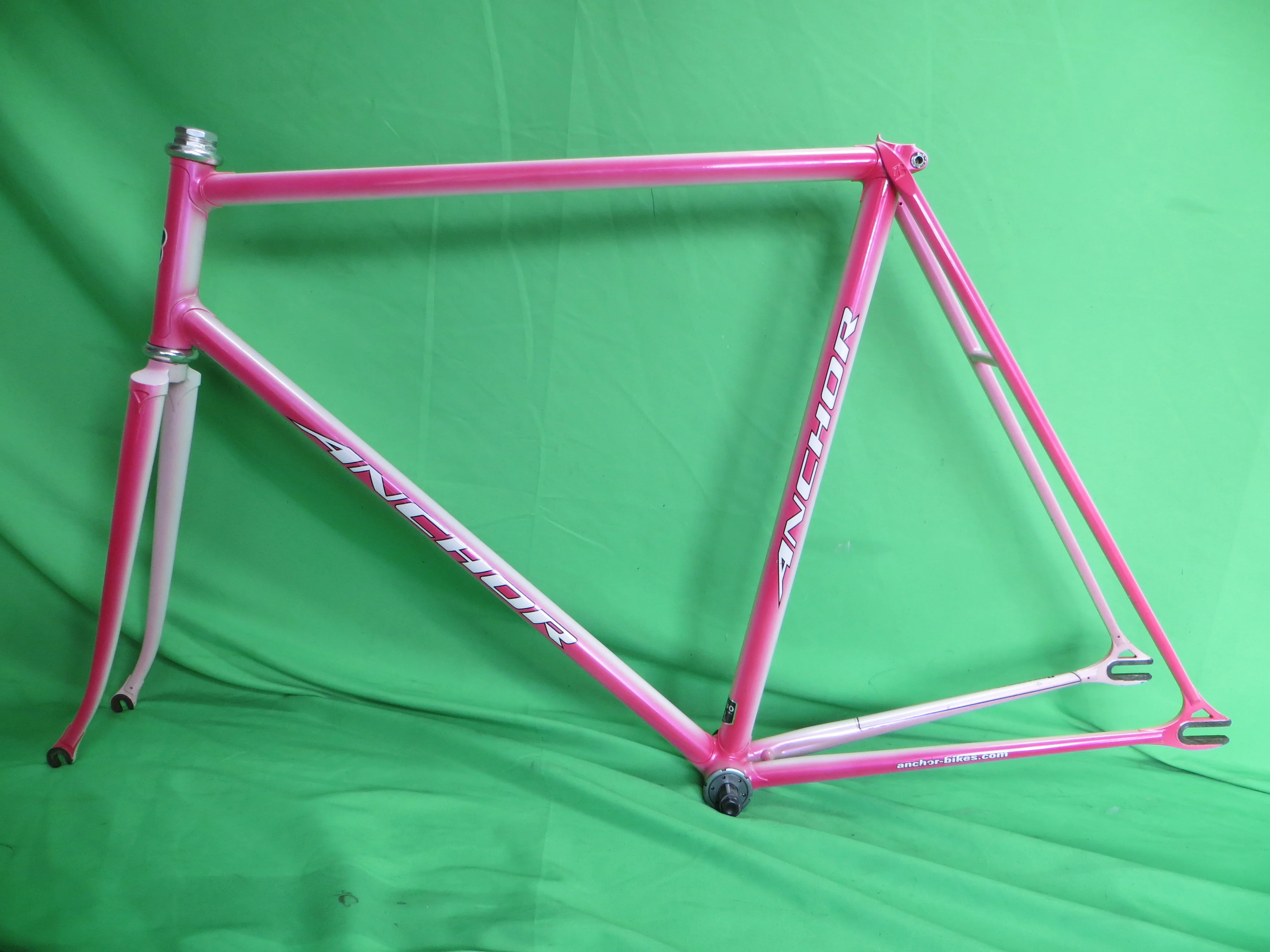 Anchor // Sakura🌸 Pink / White Fade // 56.5cm