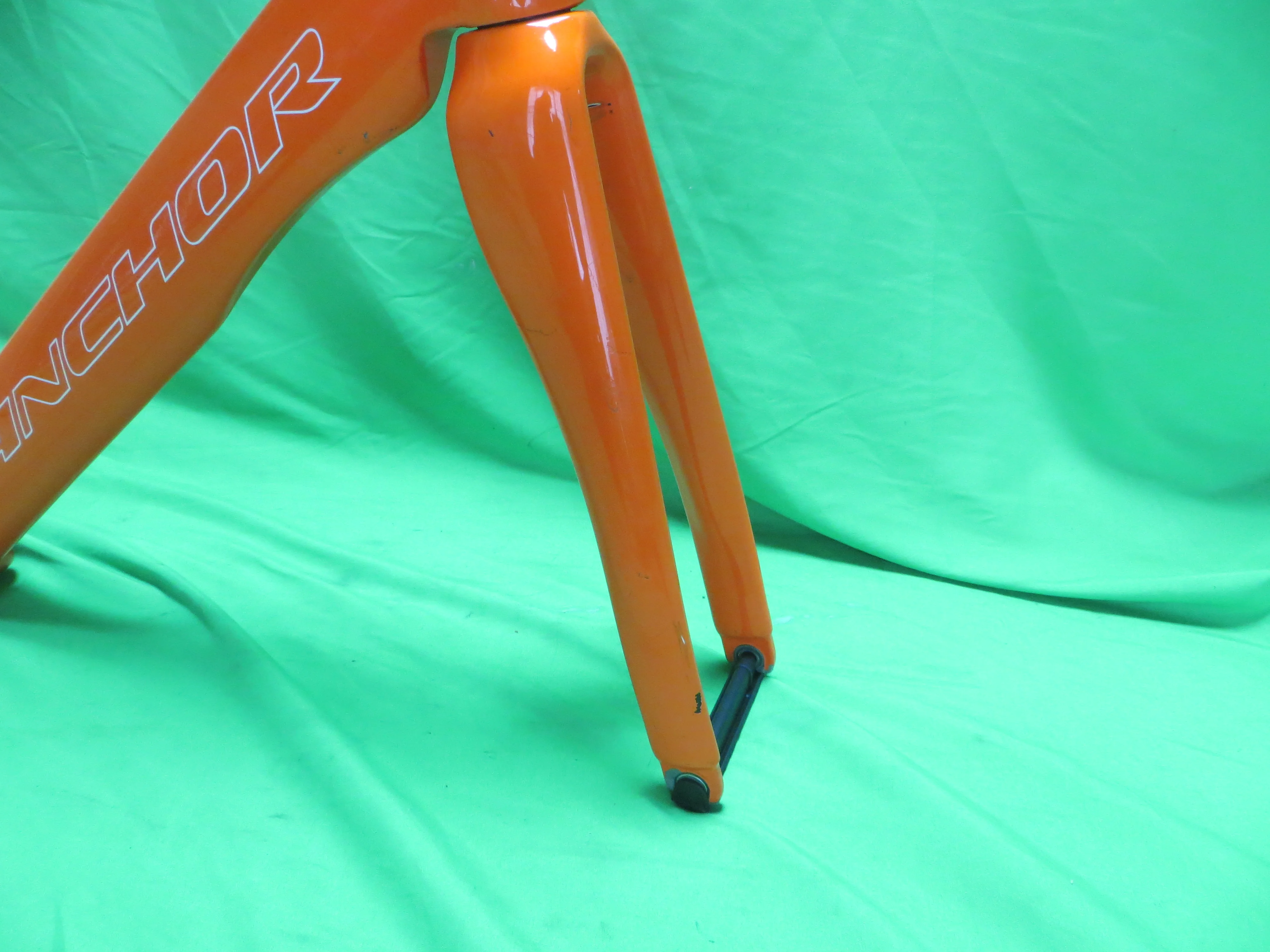 Anchor TR8 Carbon M-size // Orange // 50cm NJS Approved - Image 11