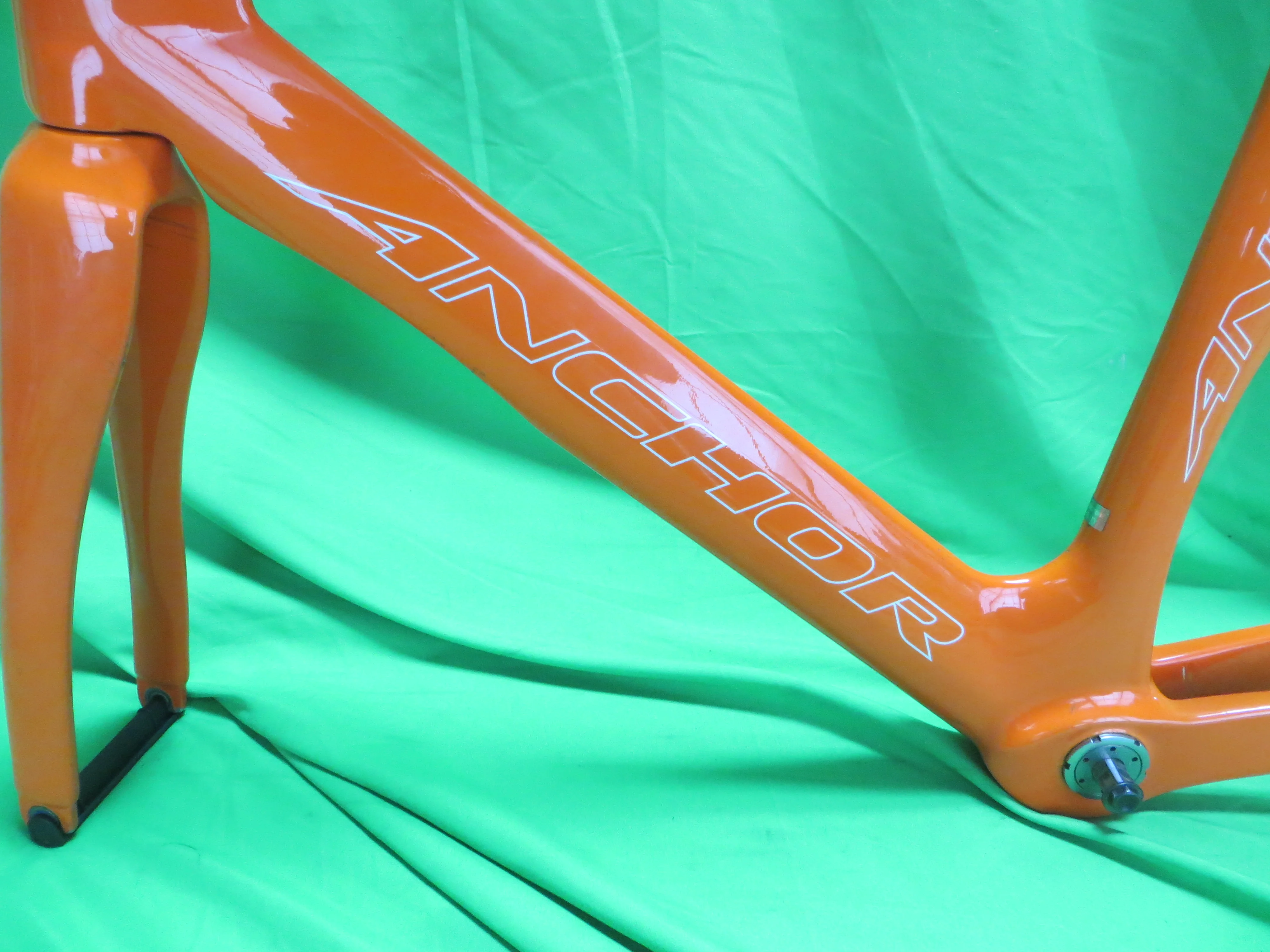 Anchor TR8 Carbon M-size // Orange // 50cm NJS Approved - Image 6