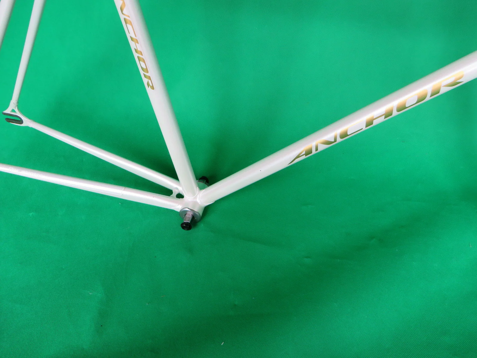 Anchor // White w. Gold Decals 2011 // 52.5cm - Image 10