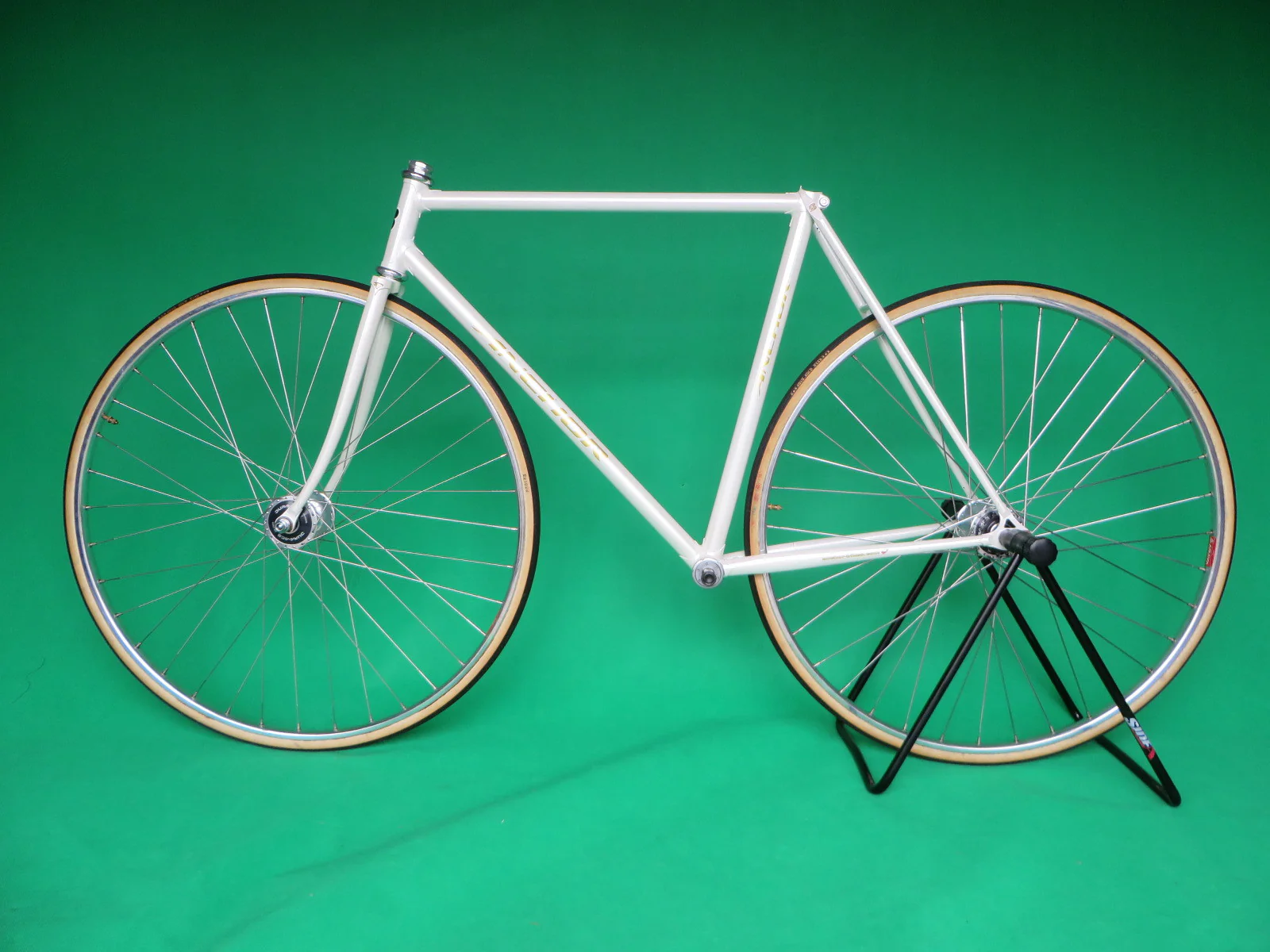 Anchor // White w. Gold Decals 2011 // 52.5cm - Image 12