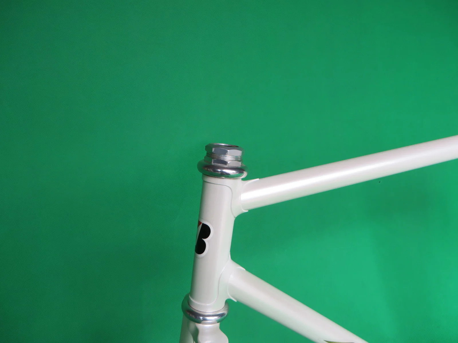 Anchor // White w. Gold Decals 2011 // 52.5cm - Image 2
