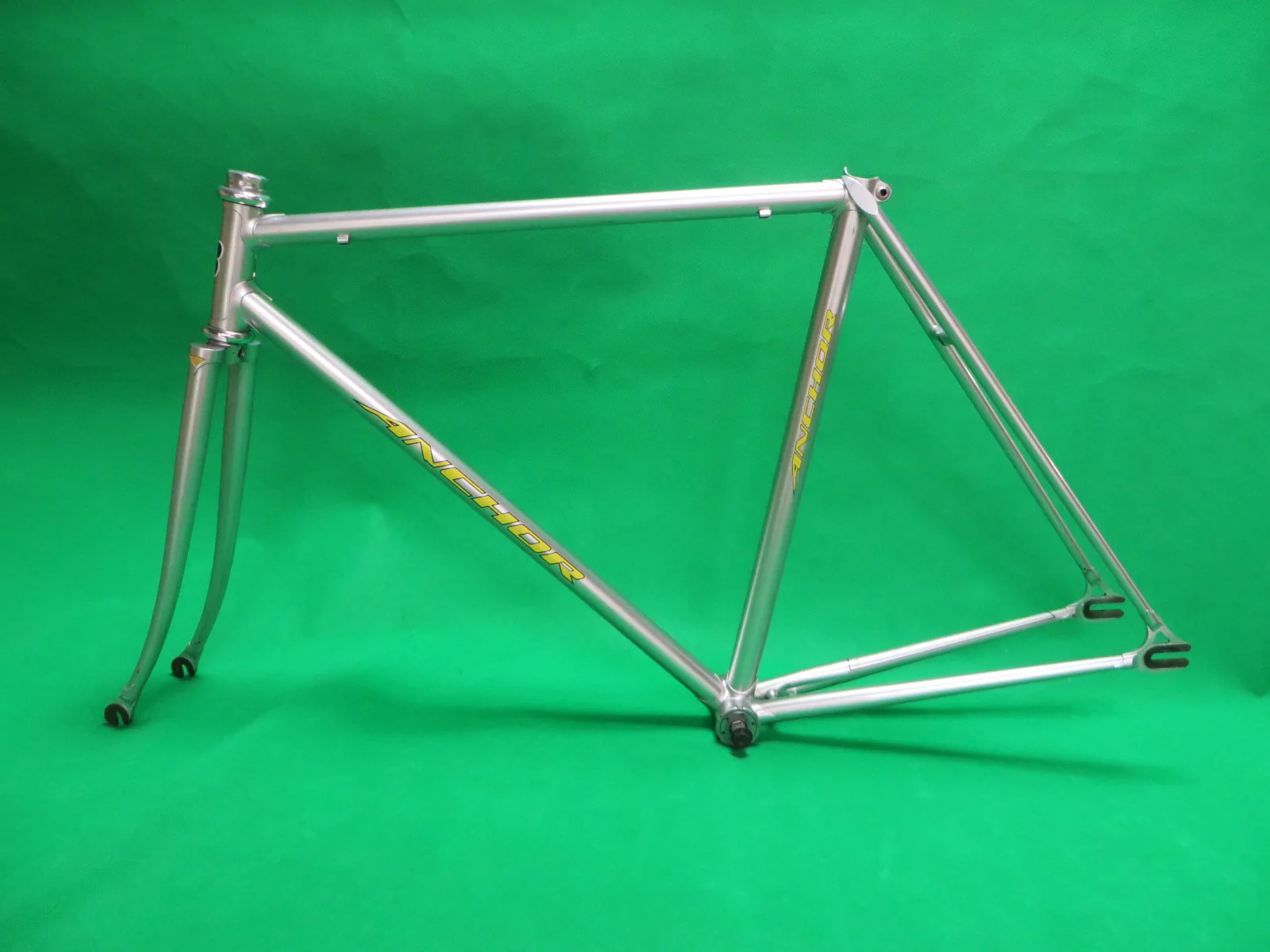 Anhcor  // Mach Silver / Drilled For Brakes // 51.5cm