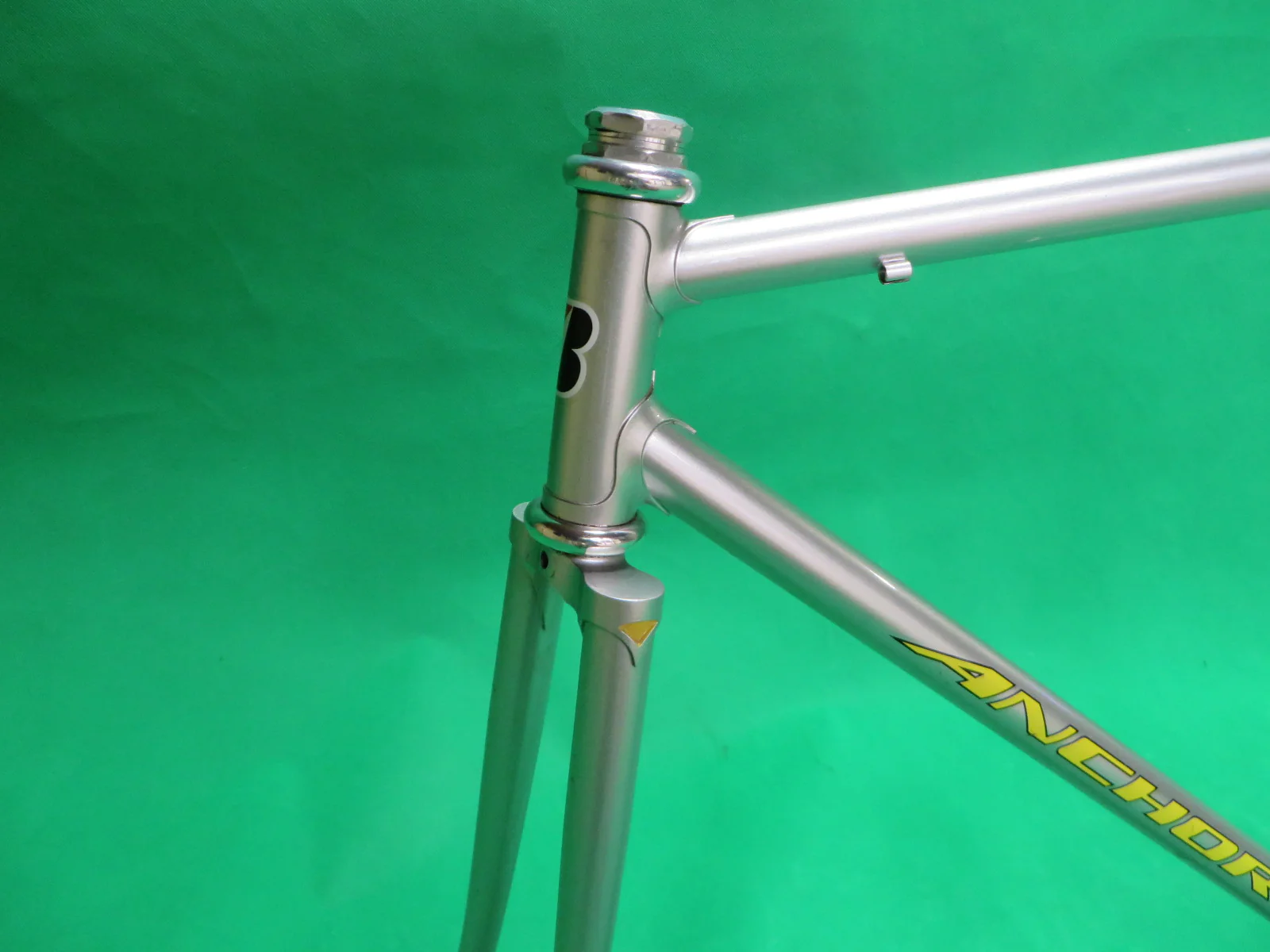 Anhcor  // Mach Silver / Drilled For Brakes // 51.5cm - Image 2