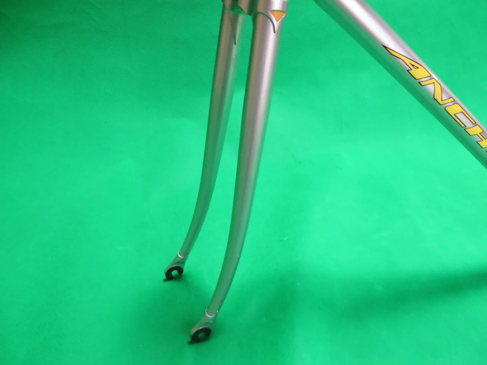 Anhcor  // Mach Silver / Drilled For Brakes // 51.5cm - Image 3