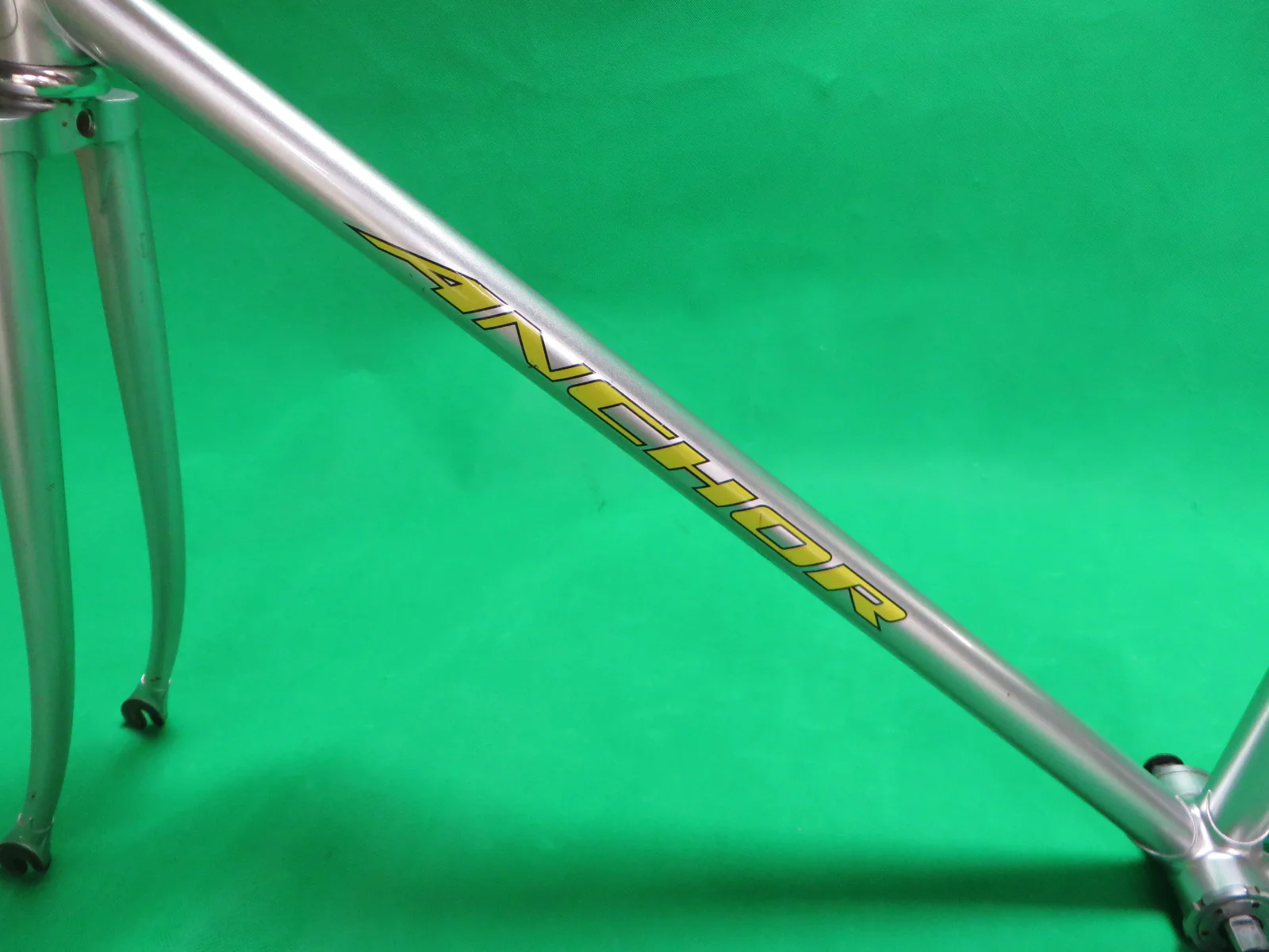 Anhcor  // Mach Silver / Drilled For Brakes // 51.5cm - Image 6