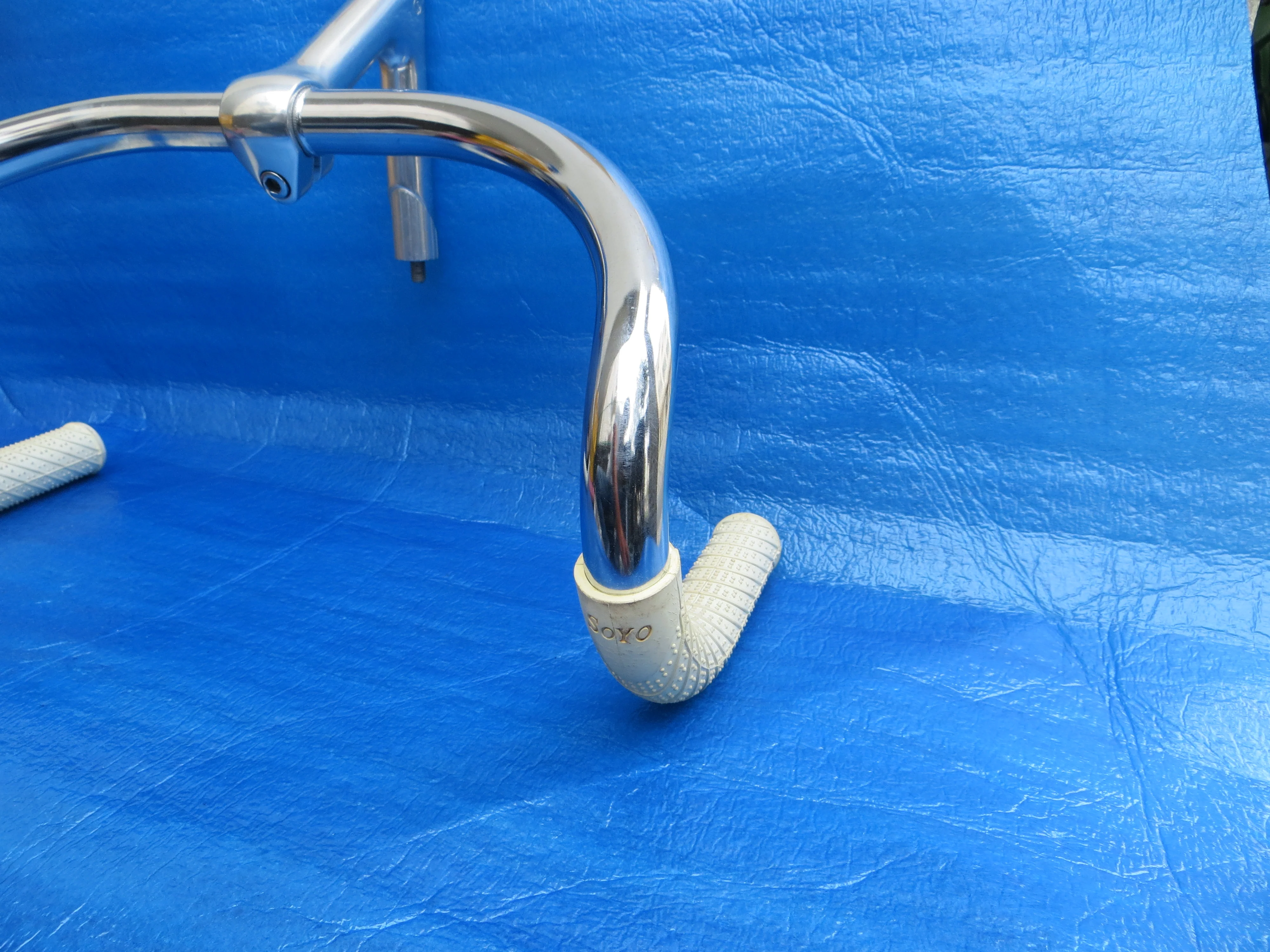 B123 370mm Steel NJS Handlebar, Nitto Jaguar 110mm/58 degree AA NJS Stem, Soyo Grips (24093009) - Image 3
