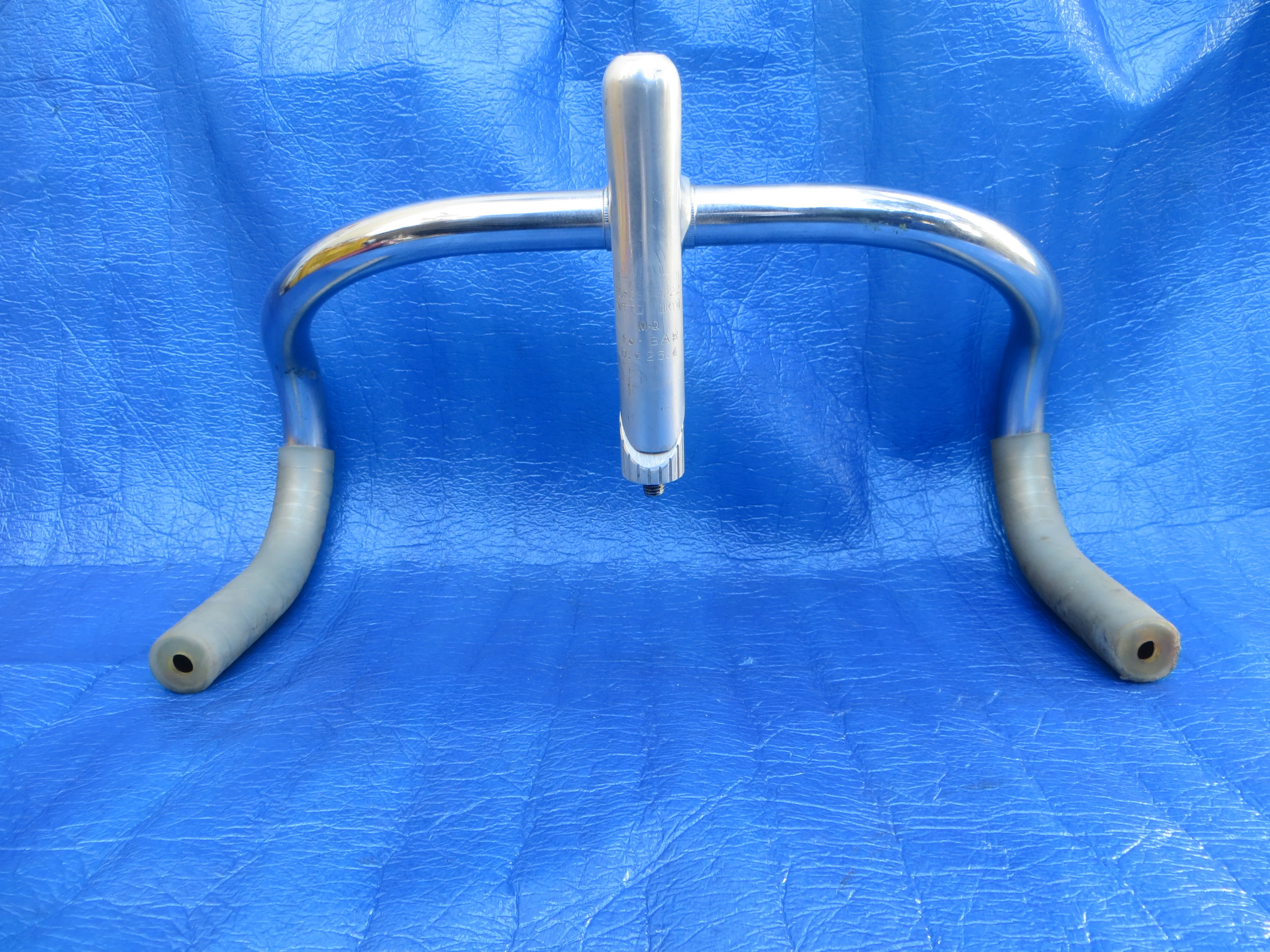 B123 390mm CrMo NJS Handlebar, Nitto Jaguar 100mm/58 degree AA NJS Stem, Champ Grips (25032012) - Image 4