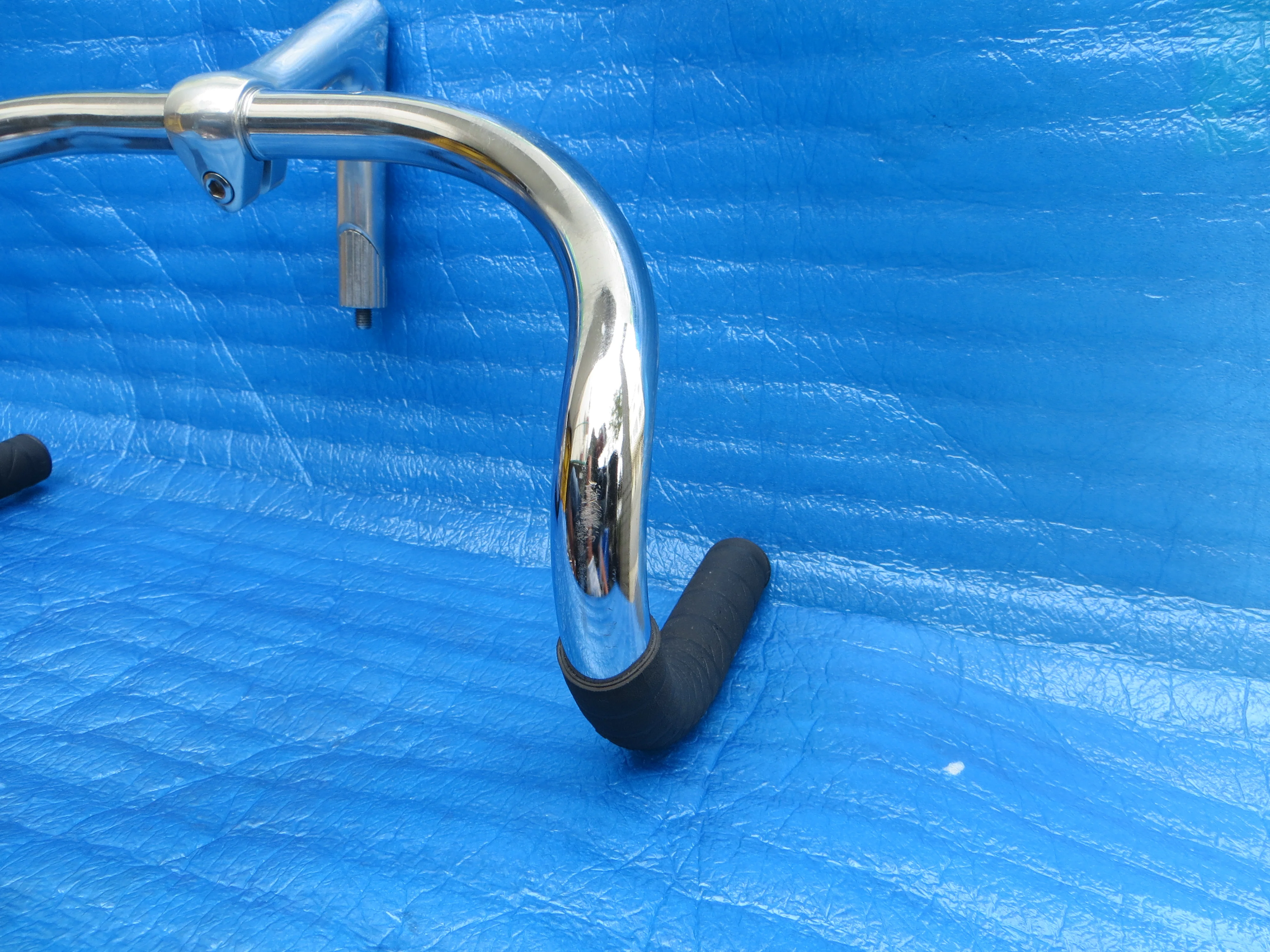 B123 380mm Steel NJS Handlebar, Nitto Jaguar 100mm/58 degree AA NJS Stem, Champ Grips (25092129) - Image 3