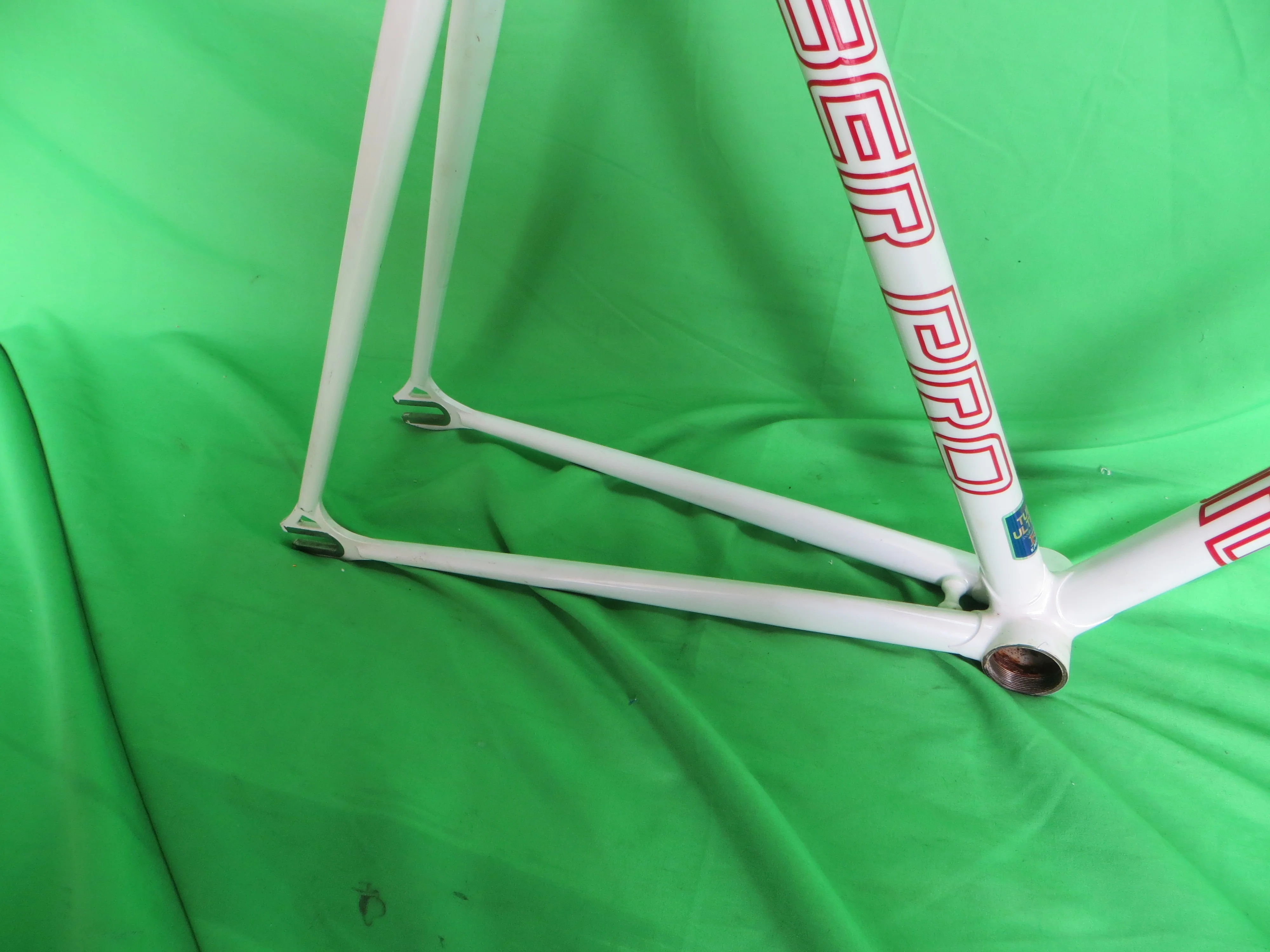 Bomber Pro // White // 53cm // For Repairs - Image 10