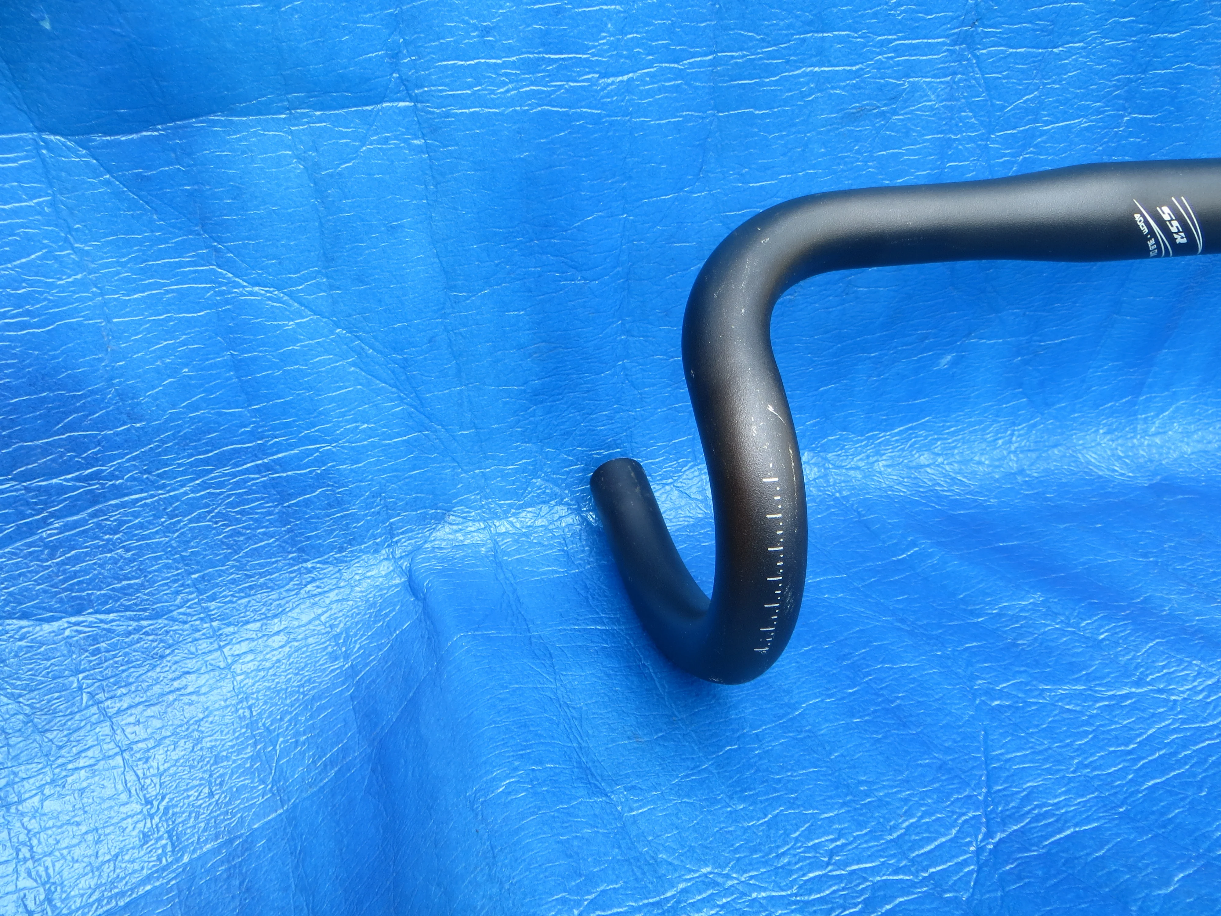 Bontrager 400mm Aluminium Handlebar 31.8mm Bar Clamp (25032604) - Image 2