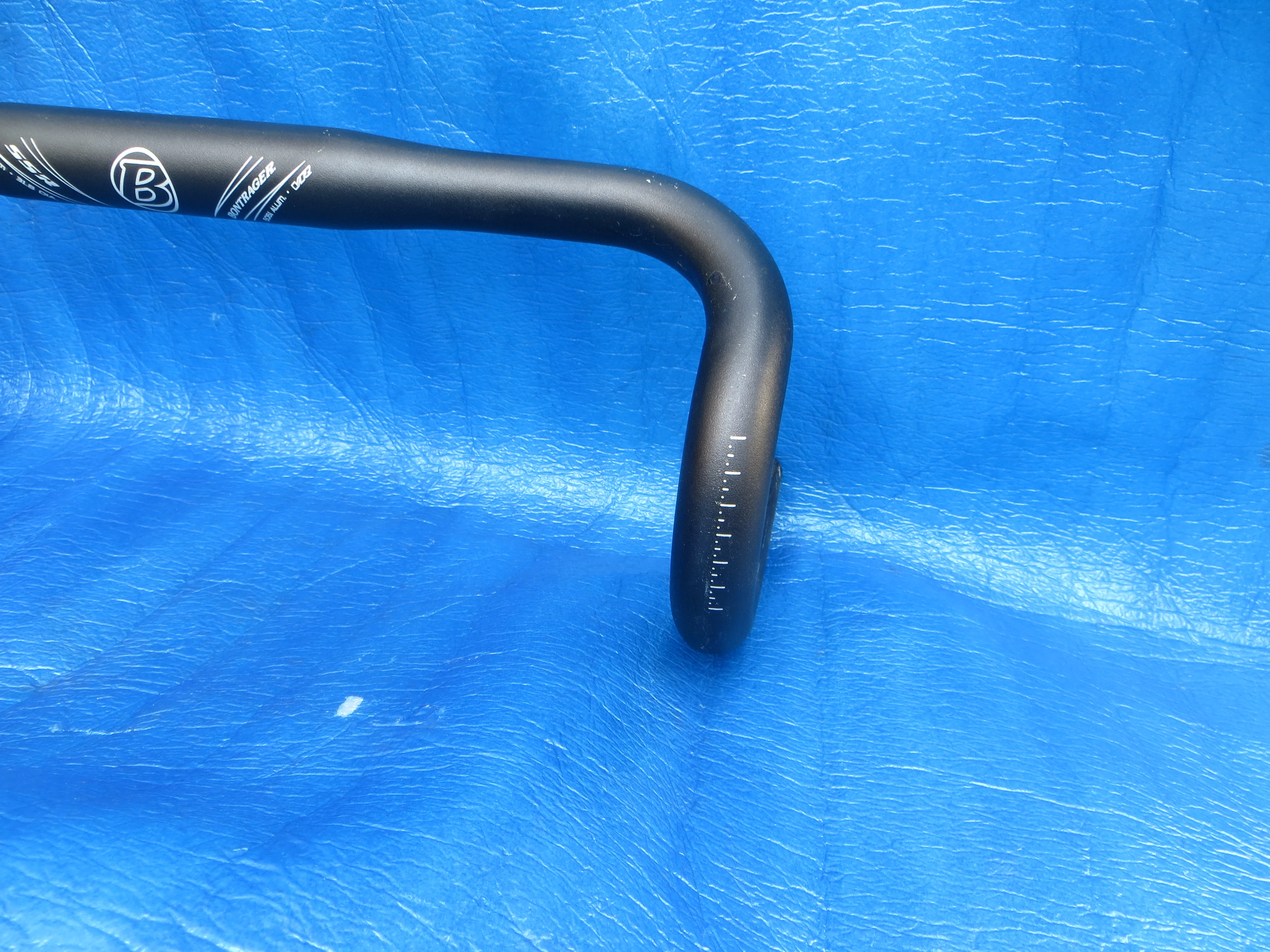 Bontrager 400mm Aluminium Handlebar 31.8mm Bar Clamp (25032604) - Image 3
