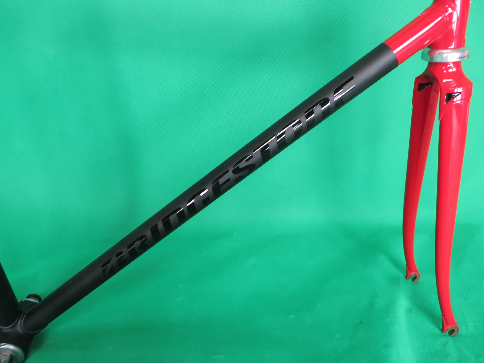 Bridgestone  // Red / Matte Black Two Tone  // 51cm - Image 13