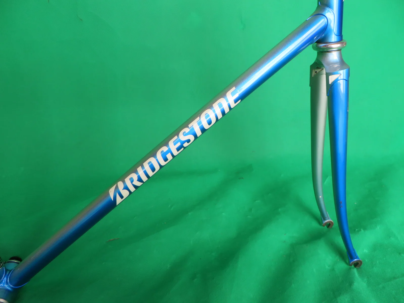Bridgestone 2013 // Blue Metallic Silver Fade // 52cm - Image 13