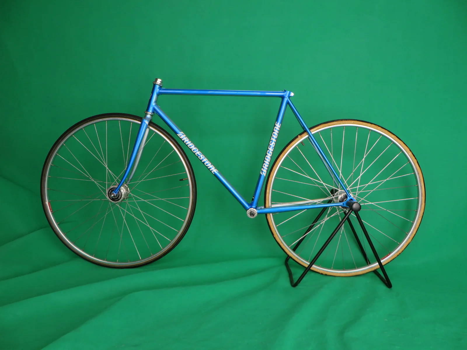 Bridgestone 2013 // Blue Metallic Silver Fade // 52cm - Image 16
