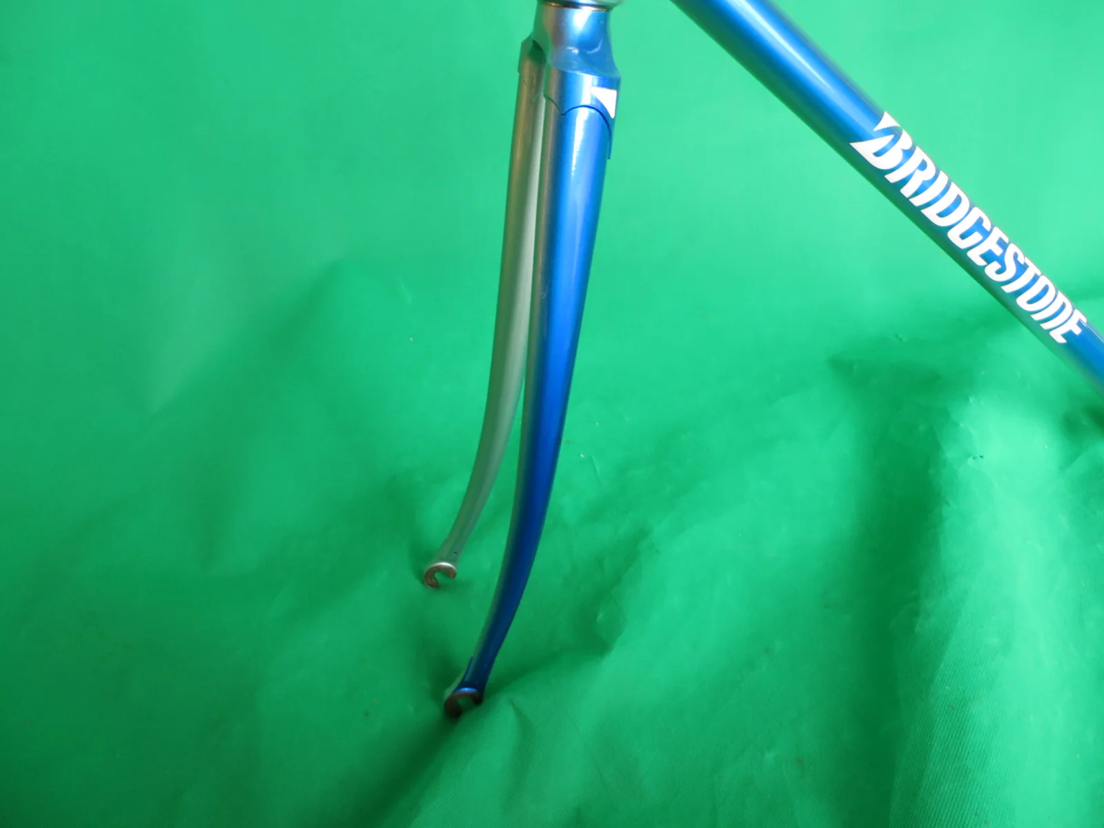 Bridgestone // Blue Metallic Silver Fade //  52cm - Image 3