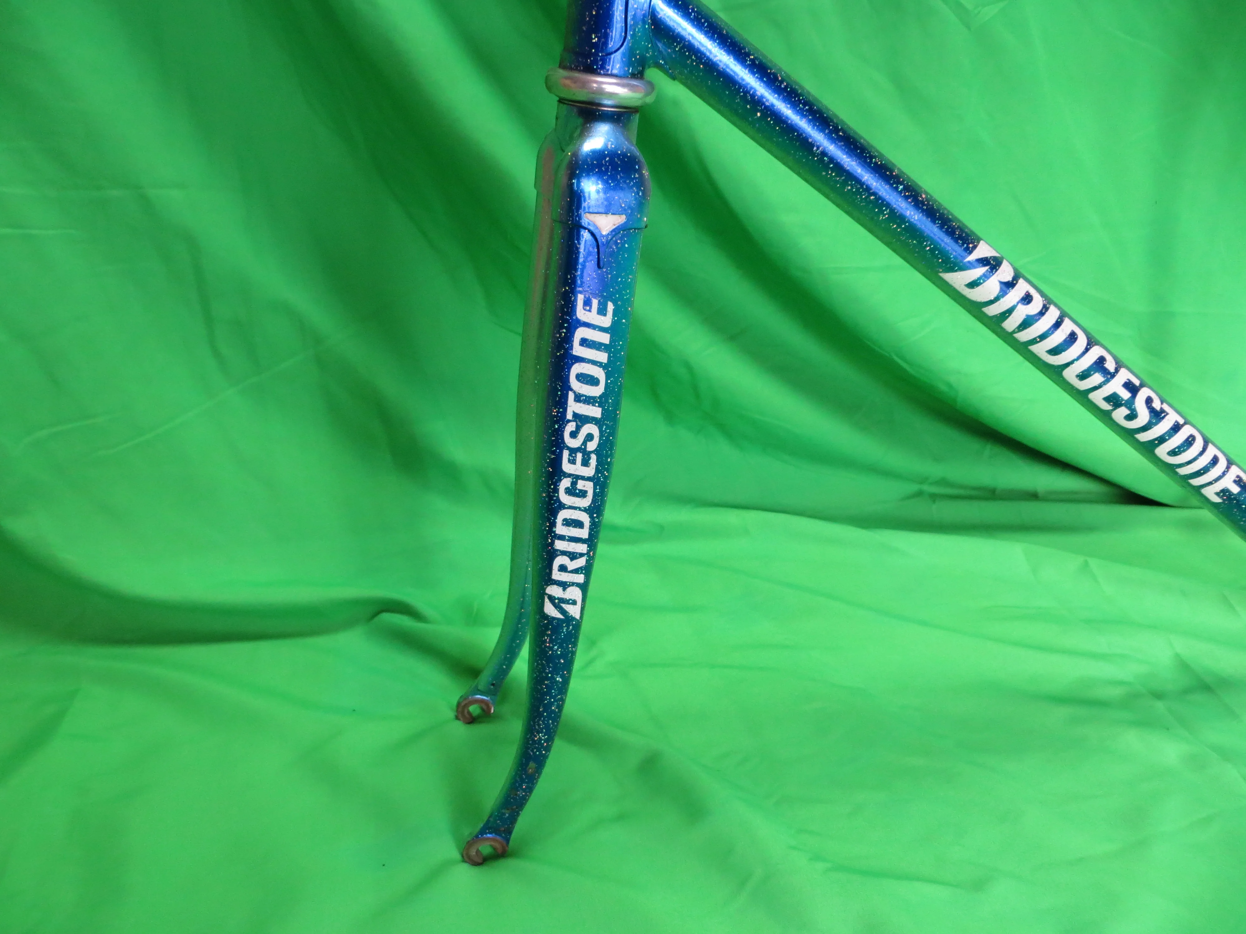 Bridgestone Columbus Max Fork // Blue Metallic Silver Fade with Super Rainbow Flake // 48.5cm - Image 3