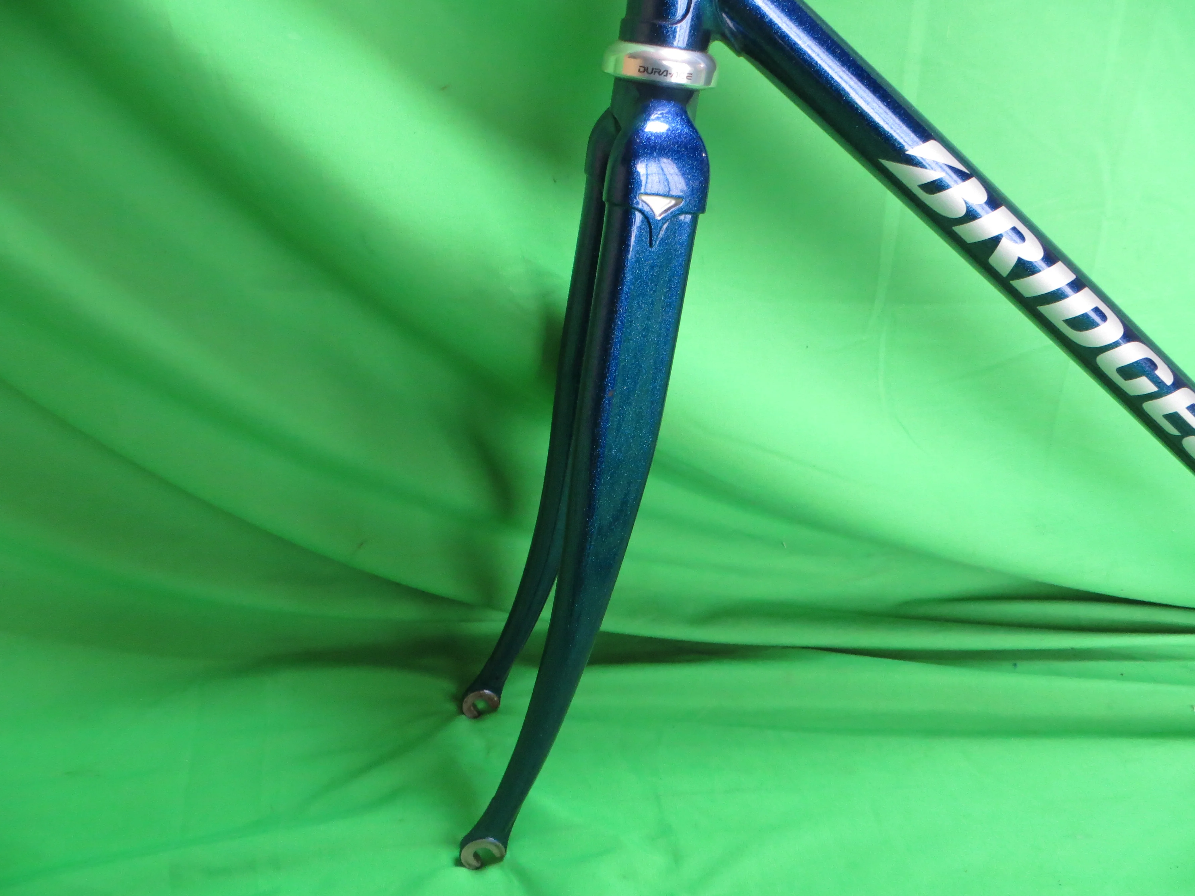 Bridgestone Columbus Max Fork // Deep Blue Metallic with Super Fine Blue Flake // 49.5cm - Image 4
