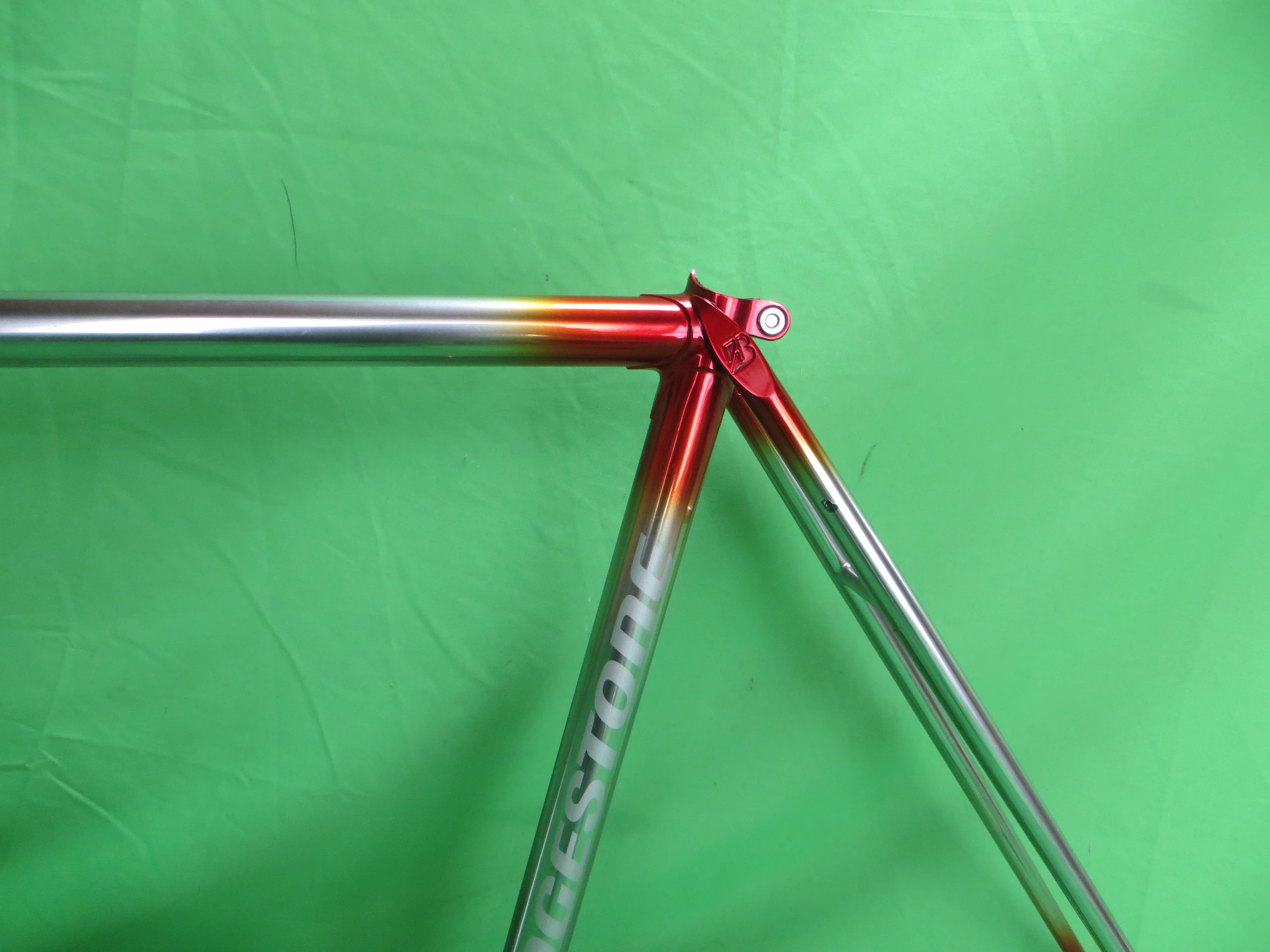 Bridgestone Columbus Max Fork // Mach Silver / Candy Red Fade // 51cm - Image 5