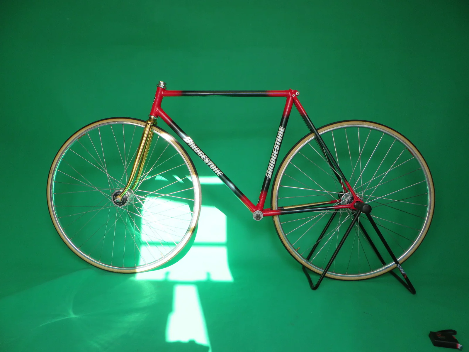 Bridgestone | gold/green-red fade| 52.5cm - Image 2