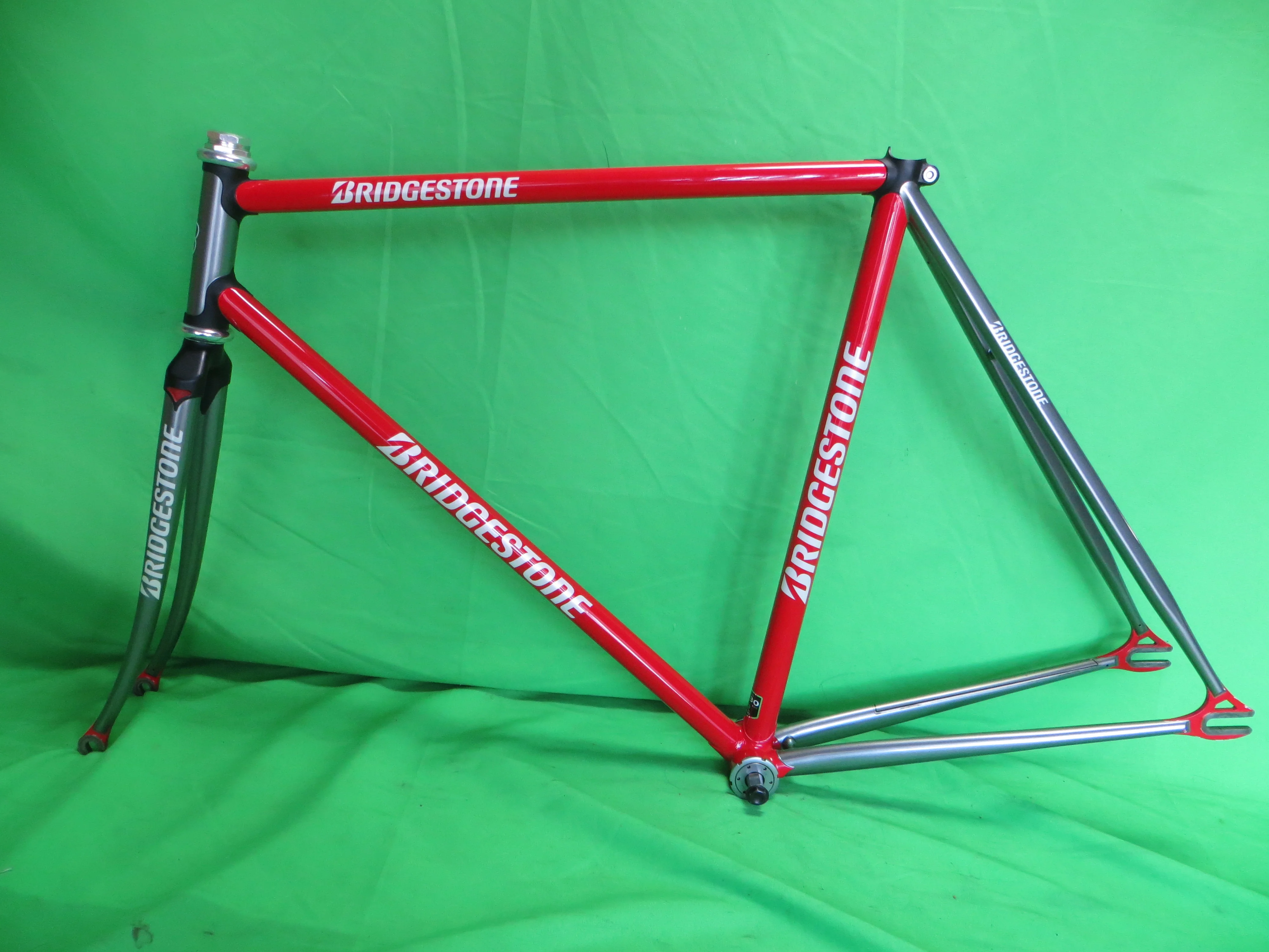 Bridgestone Kaisei 8630 // Red / Gray / Black // 53.5cm