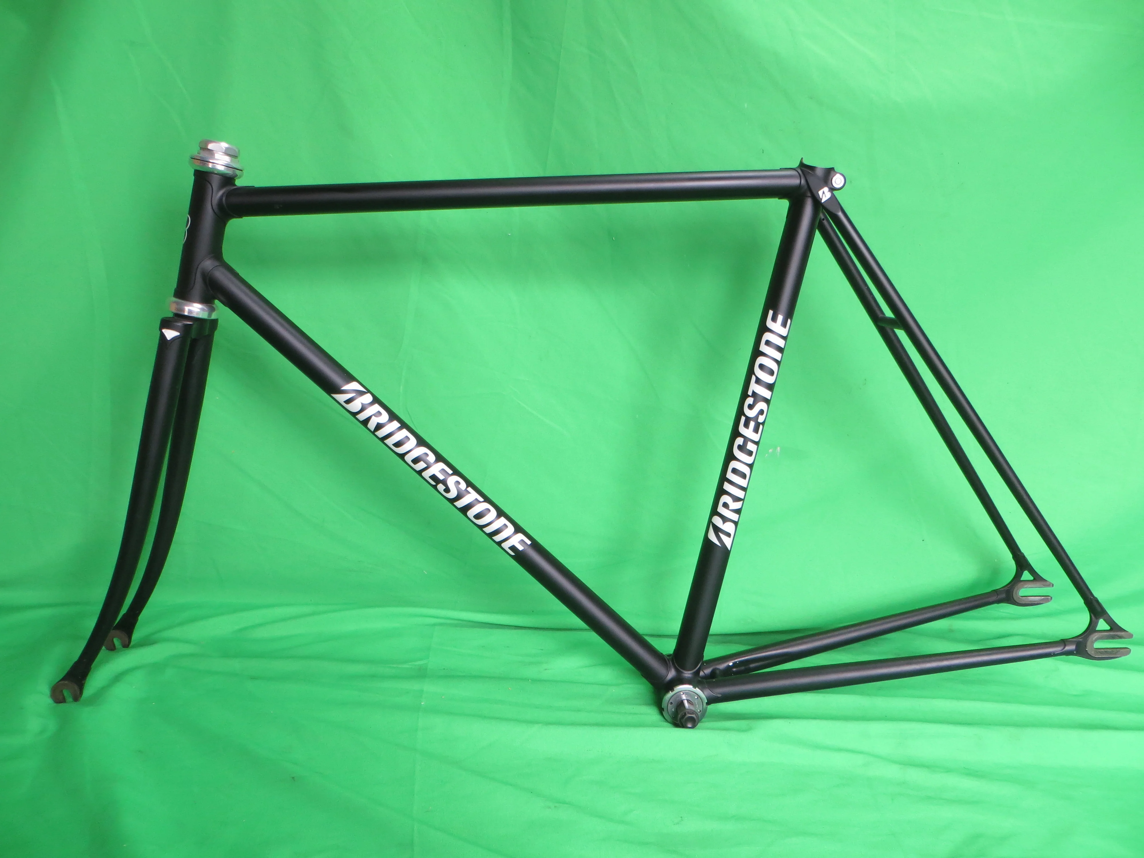 Bridgestone // Matte Black // 51.5cm