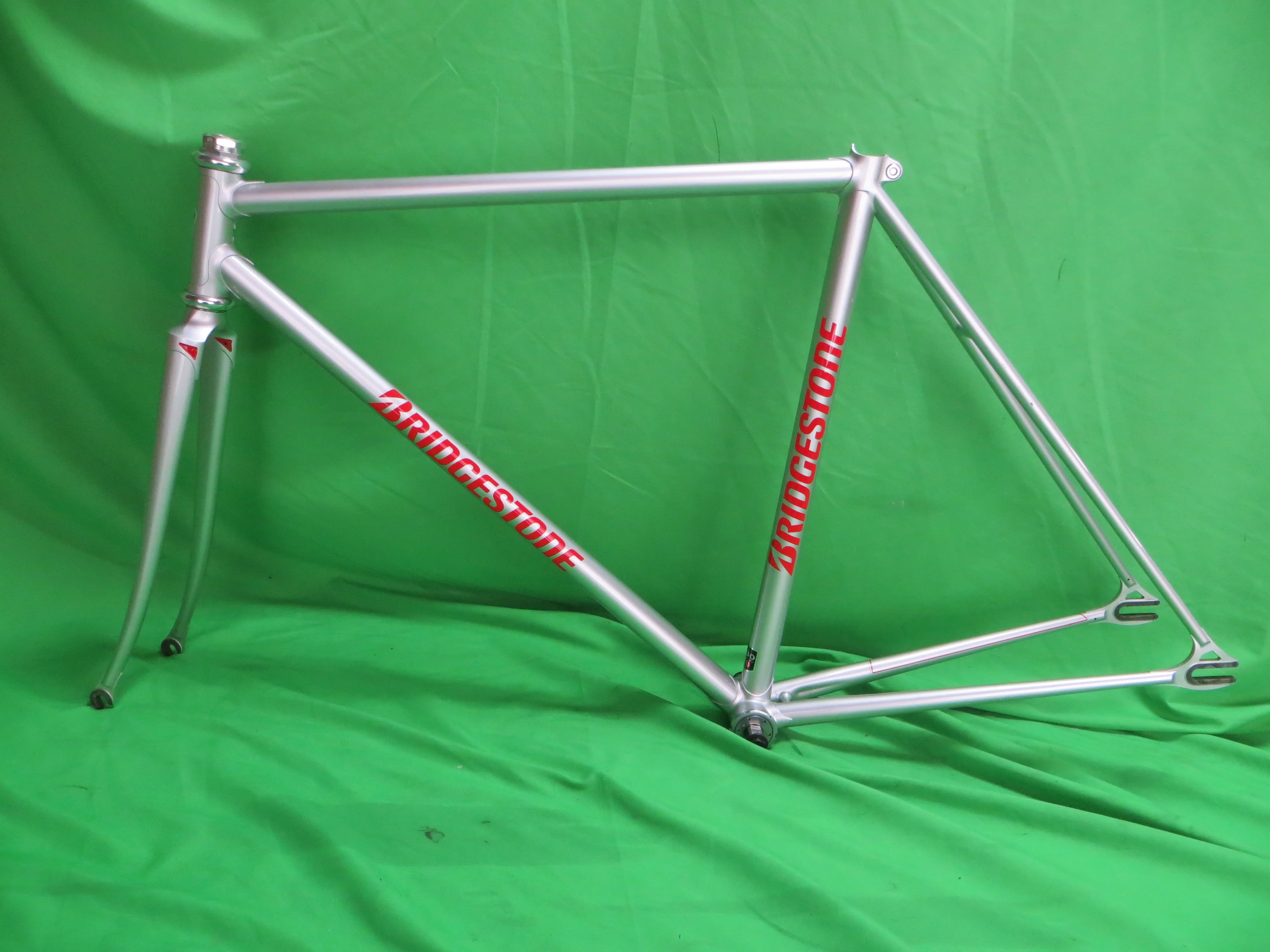 Bridgestone // Silver // 50.5cm