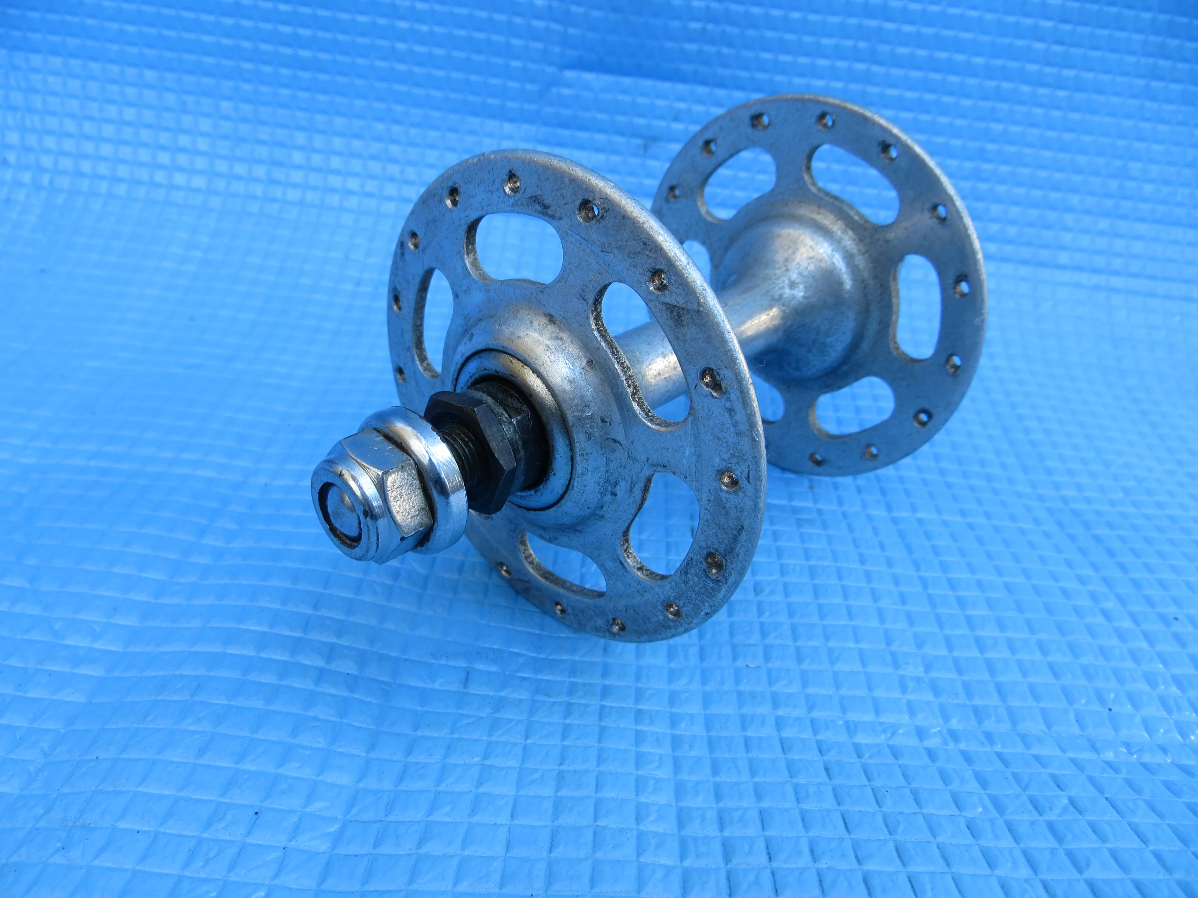 Campagnolo Record 32H Front Hub 9mm Axle Non NJS (22112106) - Image 4