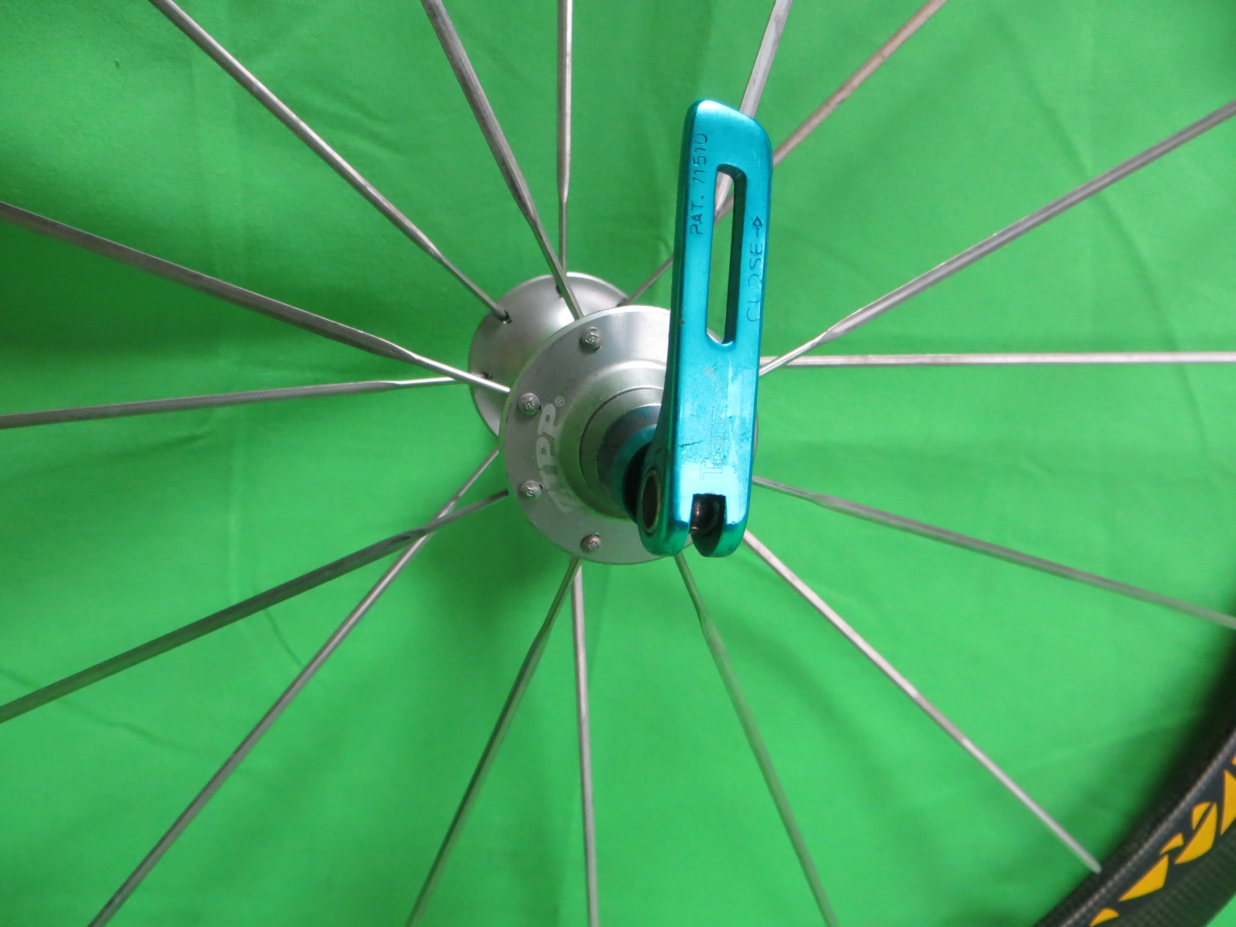 Corima Carbon / Zipp Hub 16H Front Wheel Tubular 24" - Image 3