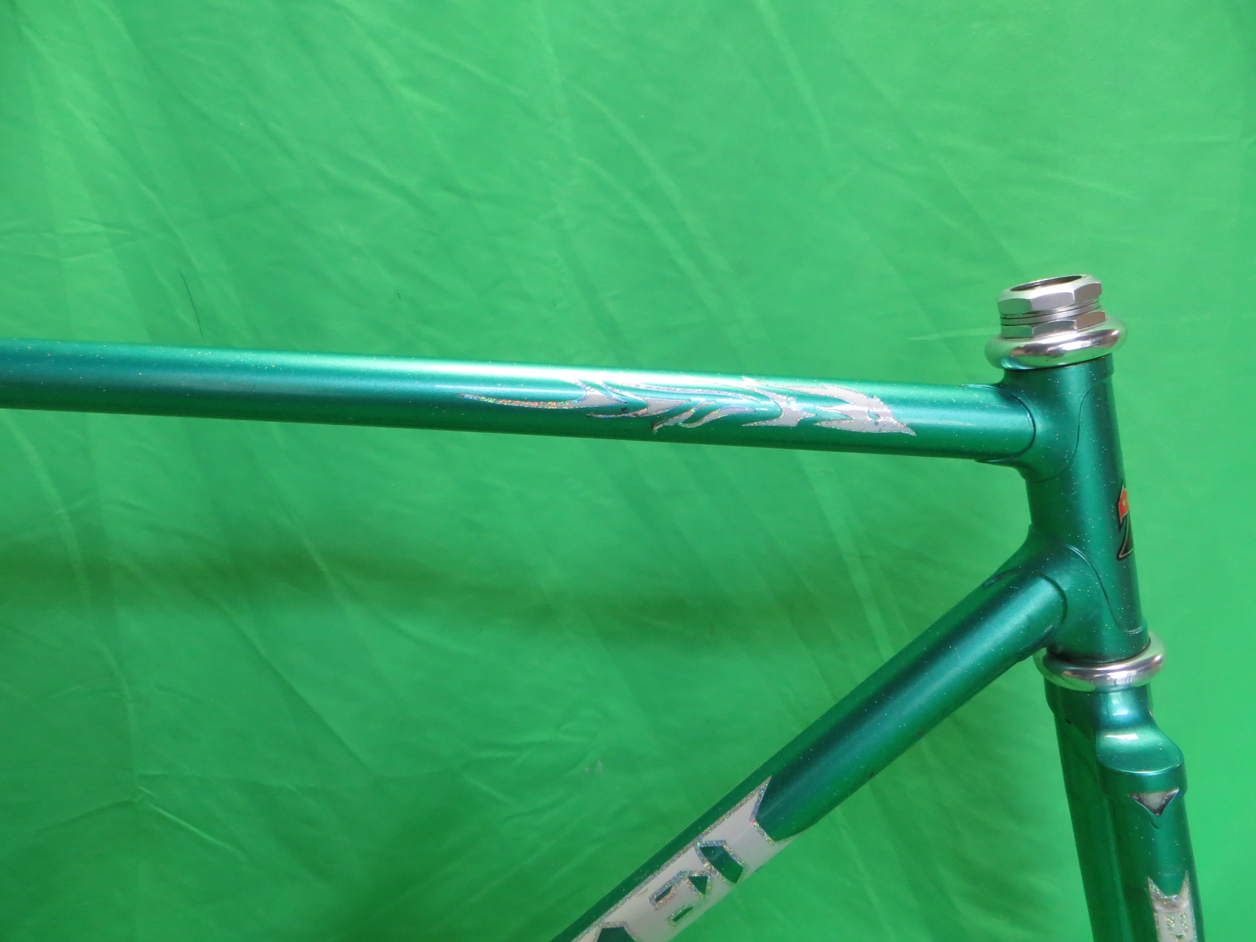 EIMEI // Green Metallic with Rainbow Flake // 52cm - Image 11