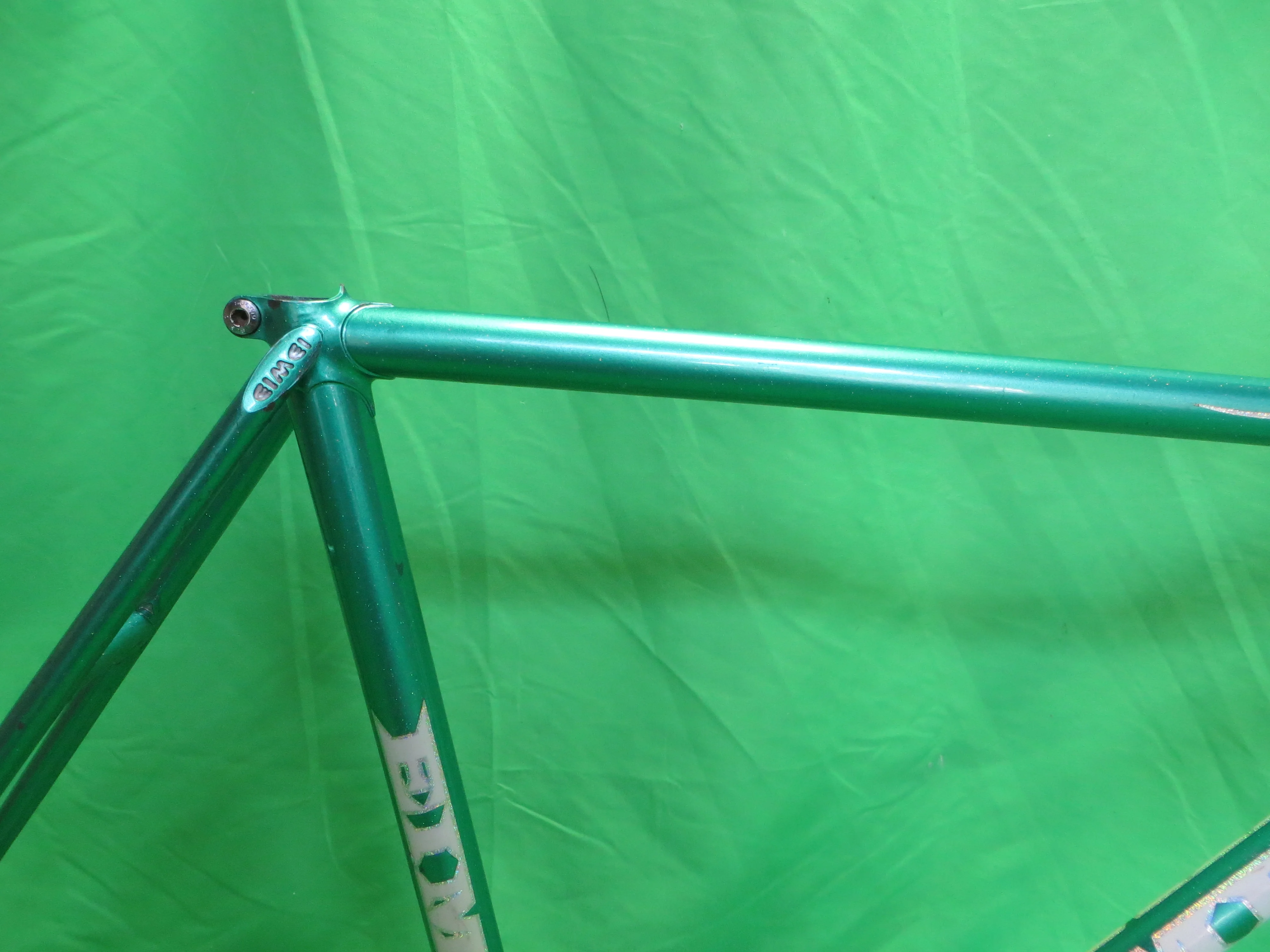 EIMEI // Green Metallic with Rainbow Flake // 52cm - Image 12