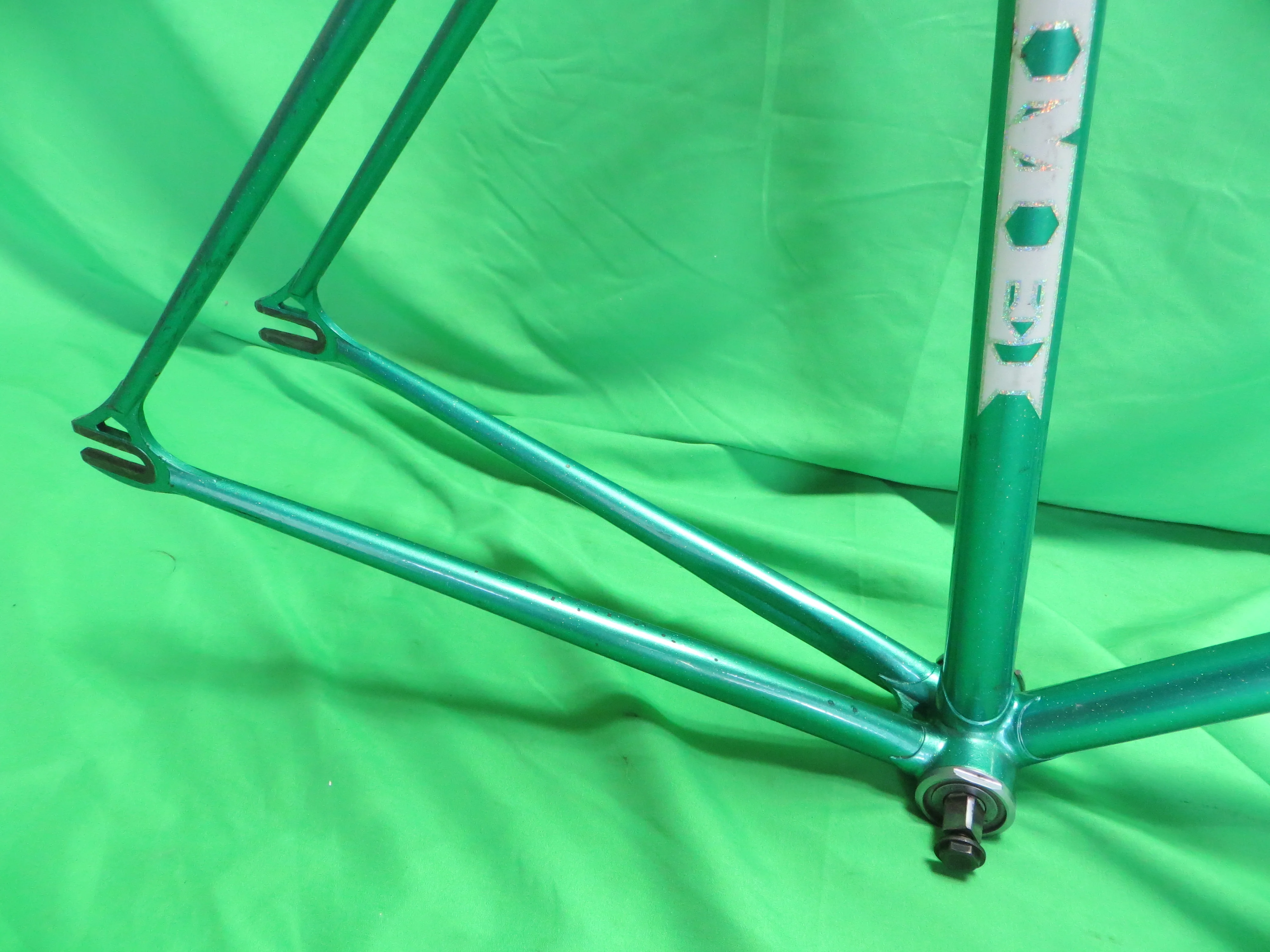 EIMEI // Green Metallic with Rainbow Flake // 52cm - Image 14
