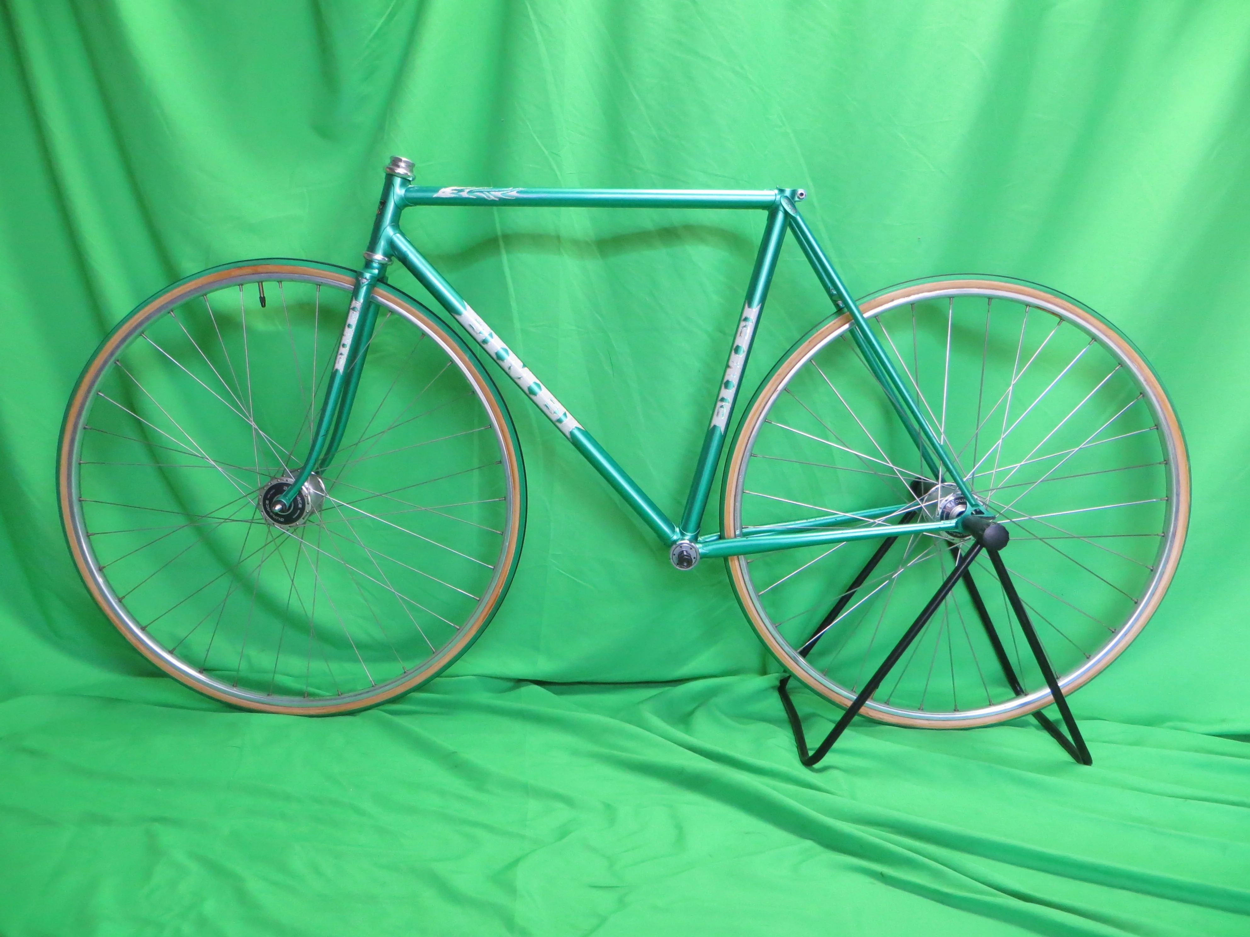 EIMEI // Green Metallic with Rainbow Flake // 52cm - Image 16